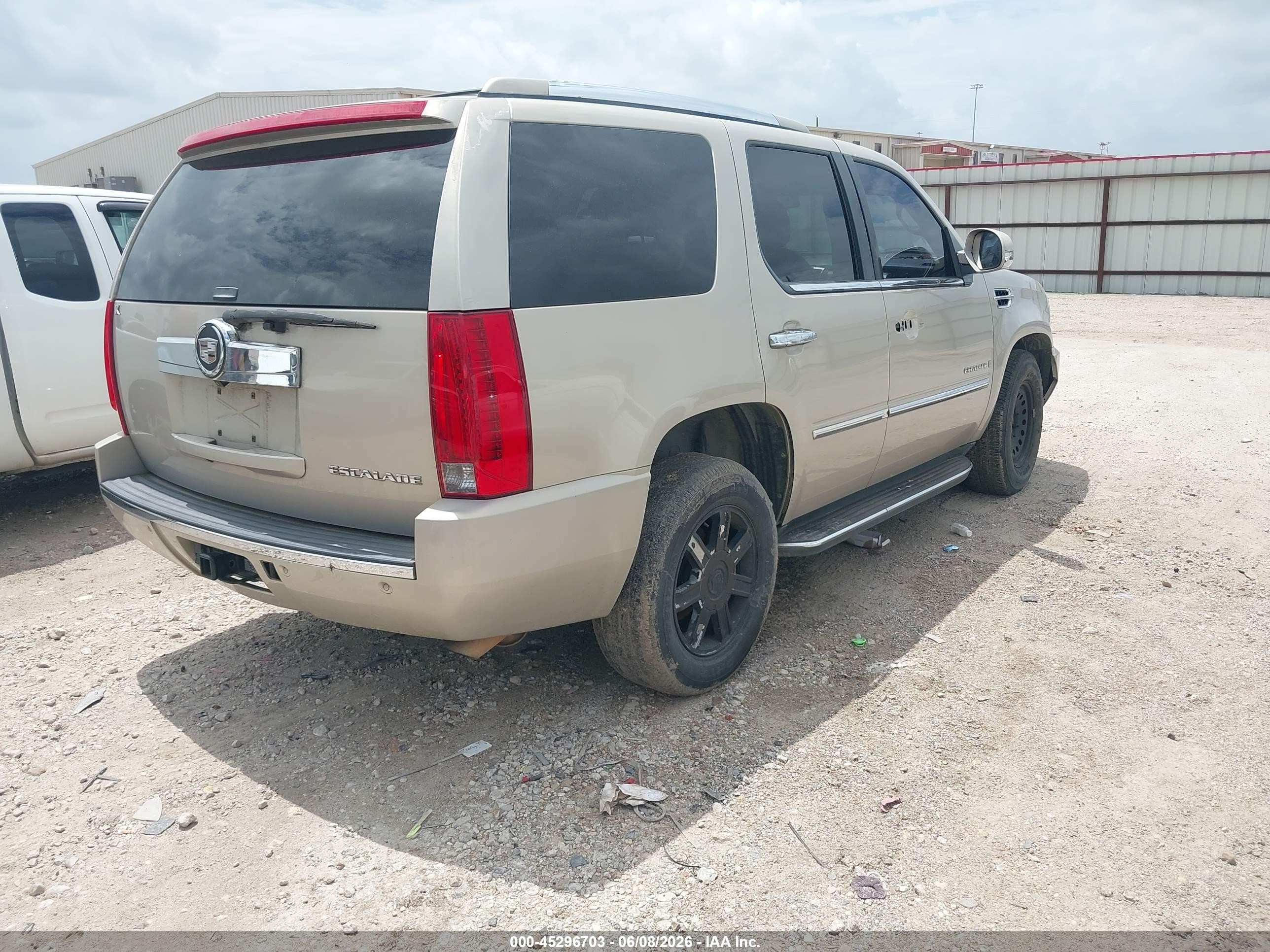 2008 Cadillac Escalade Standard Gold vin: 1GYEC63828R133295
