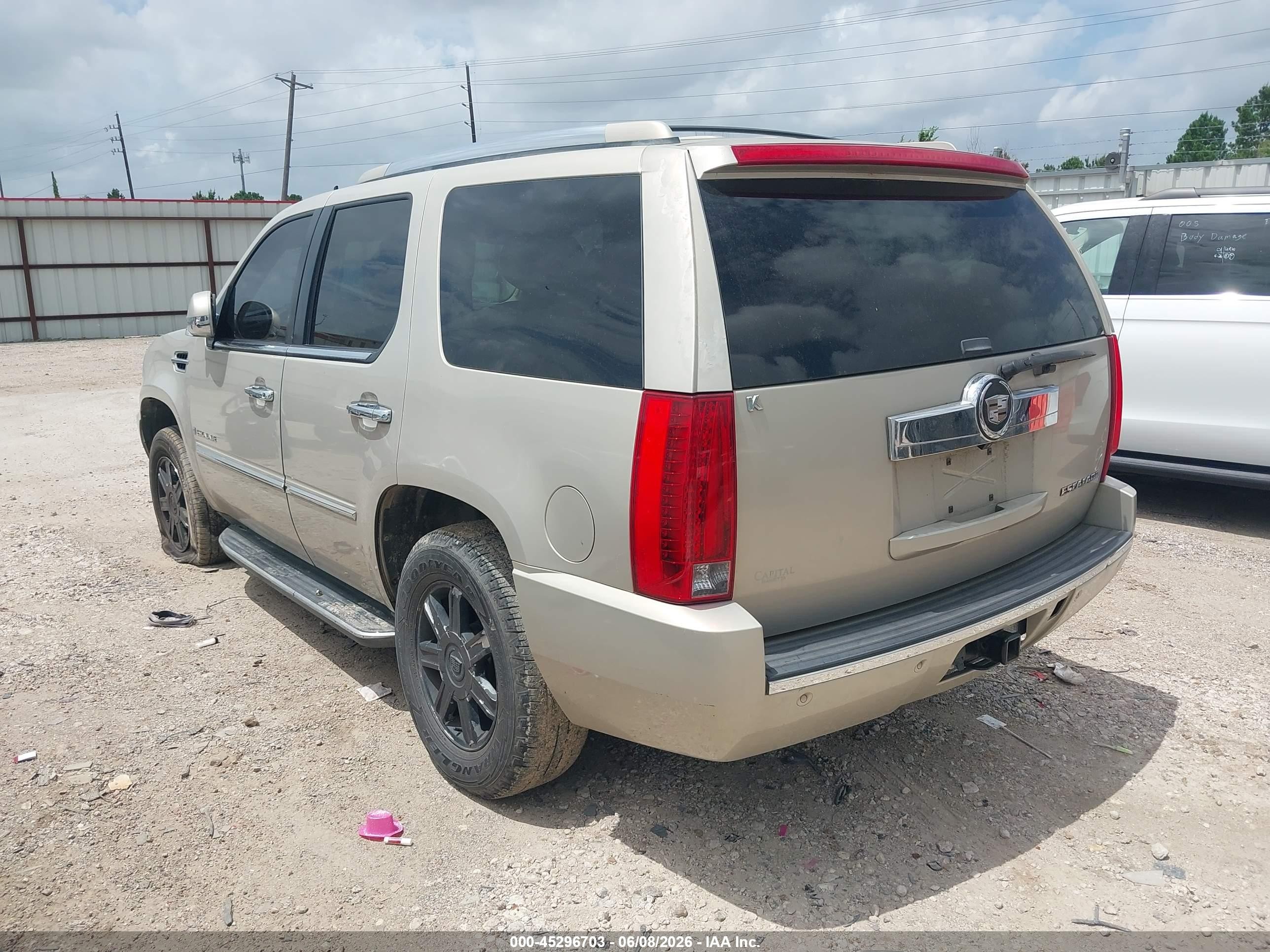 2008 Cadillac Escalade Standard Gold vin: 1GYEC63828R133295