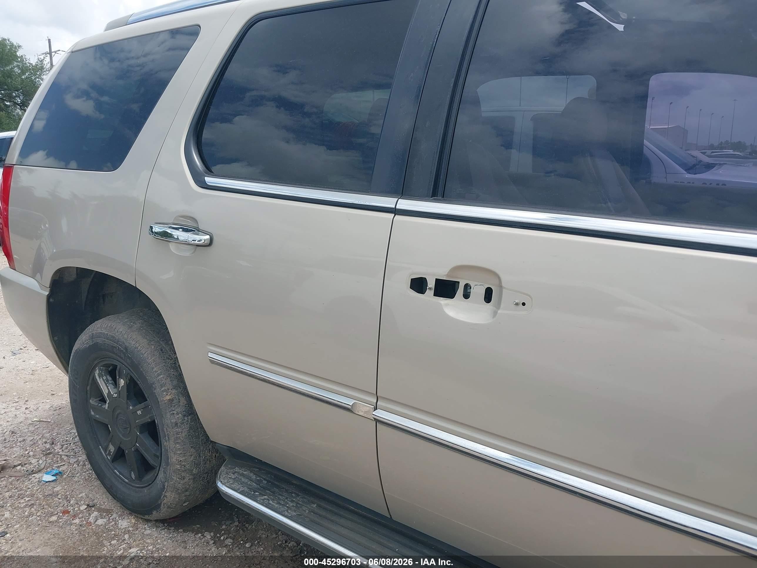 2008 Cadillac Escalade Standard Gold vin: 1GYEC63828R133295
