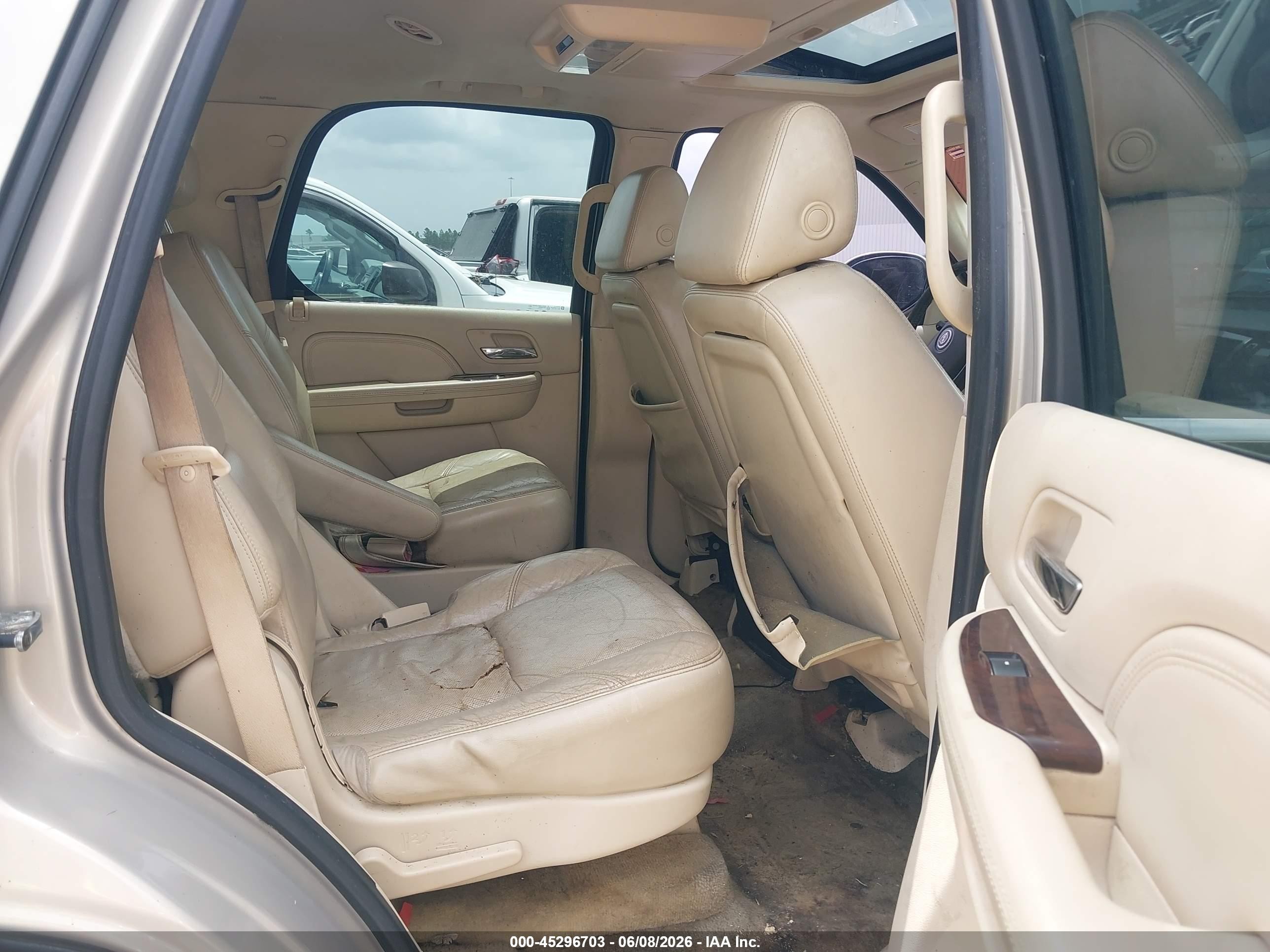 2008 Cadillac Escalade Standard Gold vin: 1GYEC63828R133295