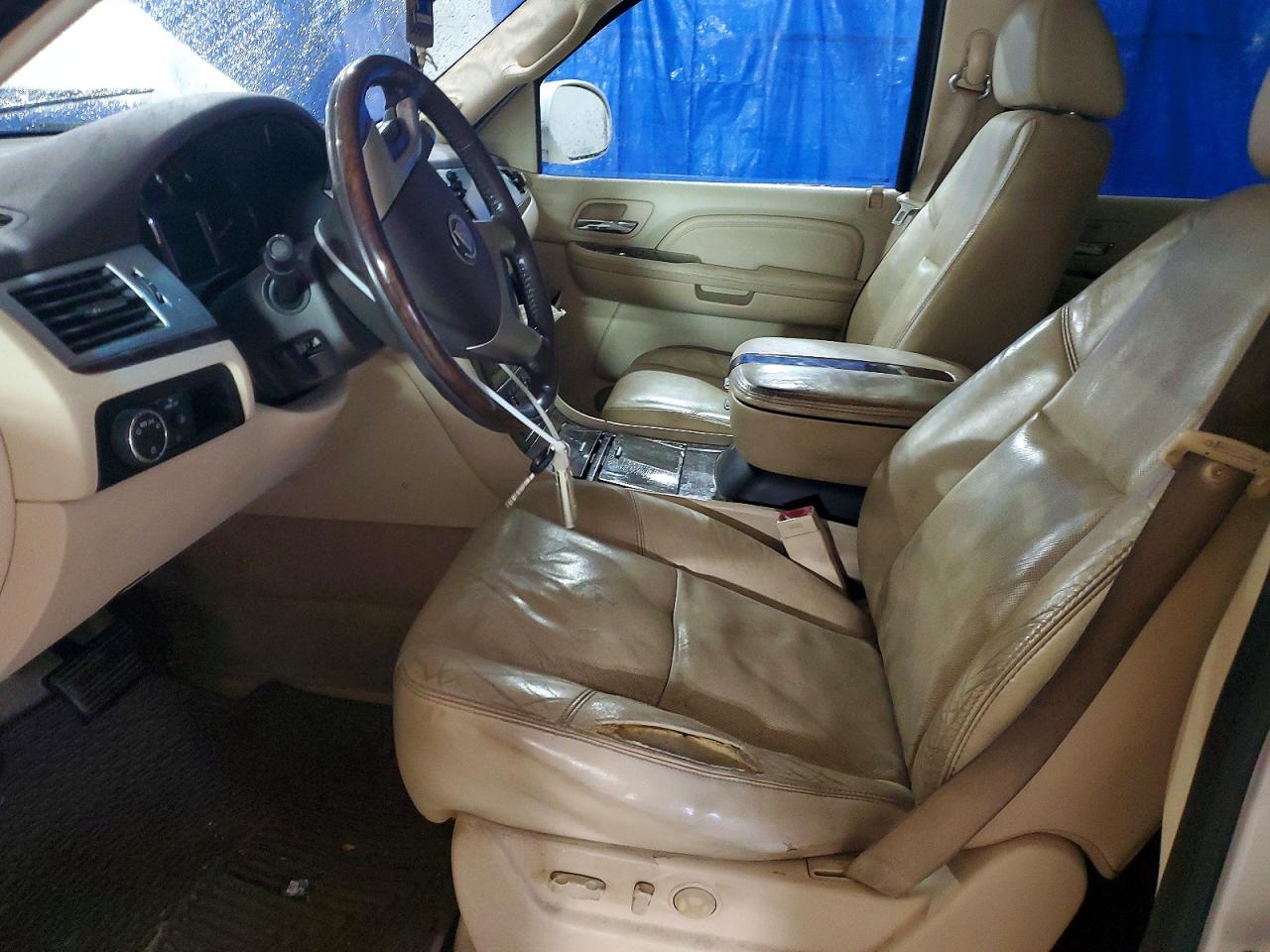2008 Cadillac Escalade Luxury White vin: 1GYEC63848R213262