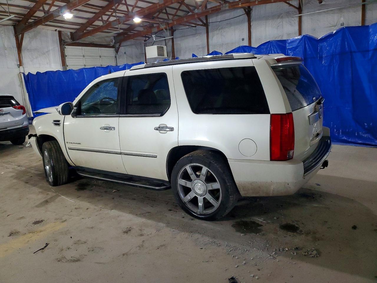 2008 Cadillac Escalade Luxury White vin: 1GYEC63848R213262