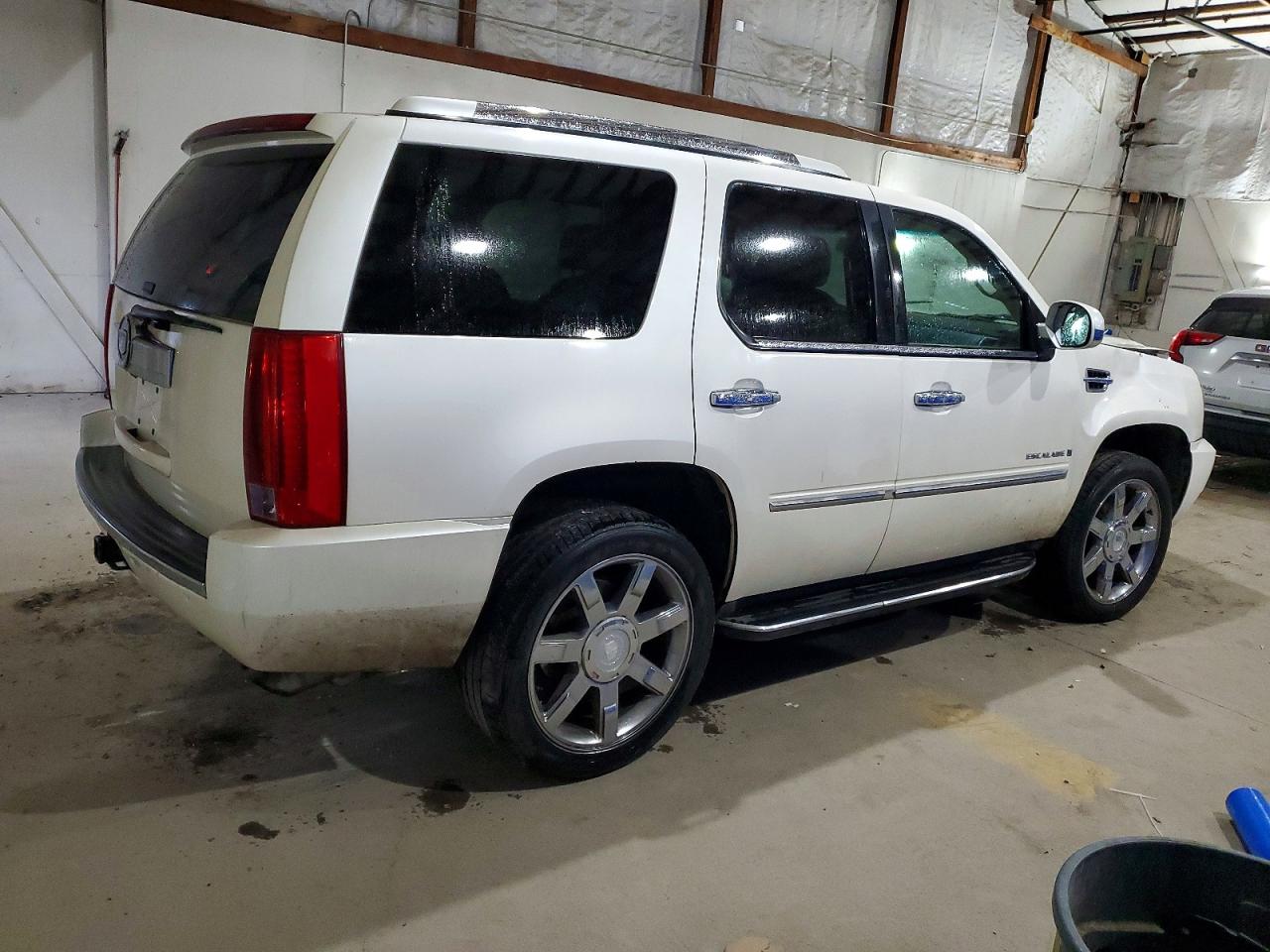 2008 Cadillac Escalade Luxury White vin: 1GYEC63848R213262