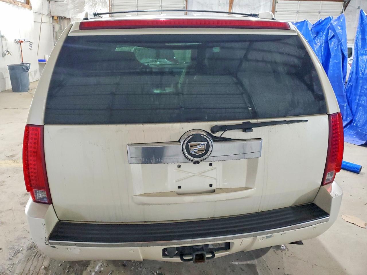 2008 Cadillac Escalade Luxury White vin: 1GYEC63848R213262