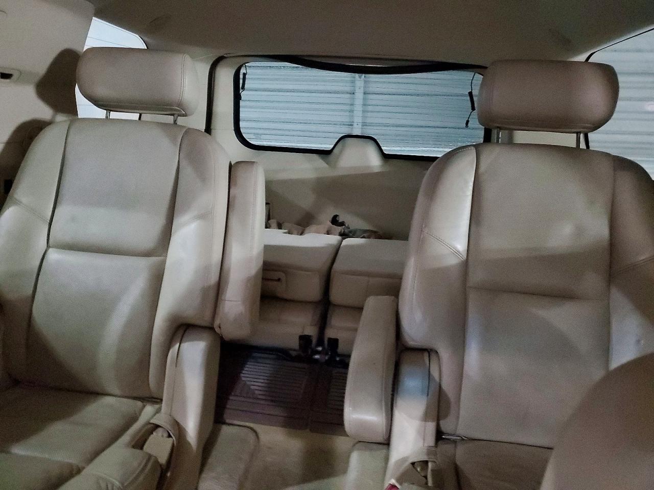2008 Cadillac Escalade Luxury White vin: 1GYEC63848R213262