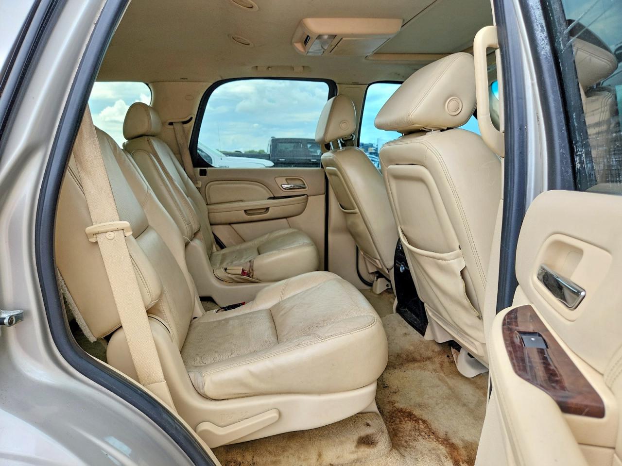 2007 Cadillac Escalade Luxury Бежевый vin: 1GYEC63867R290312