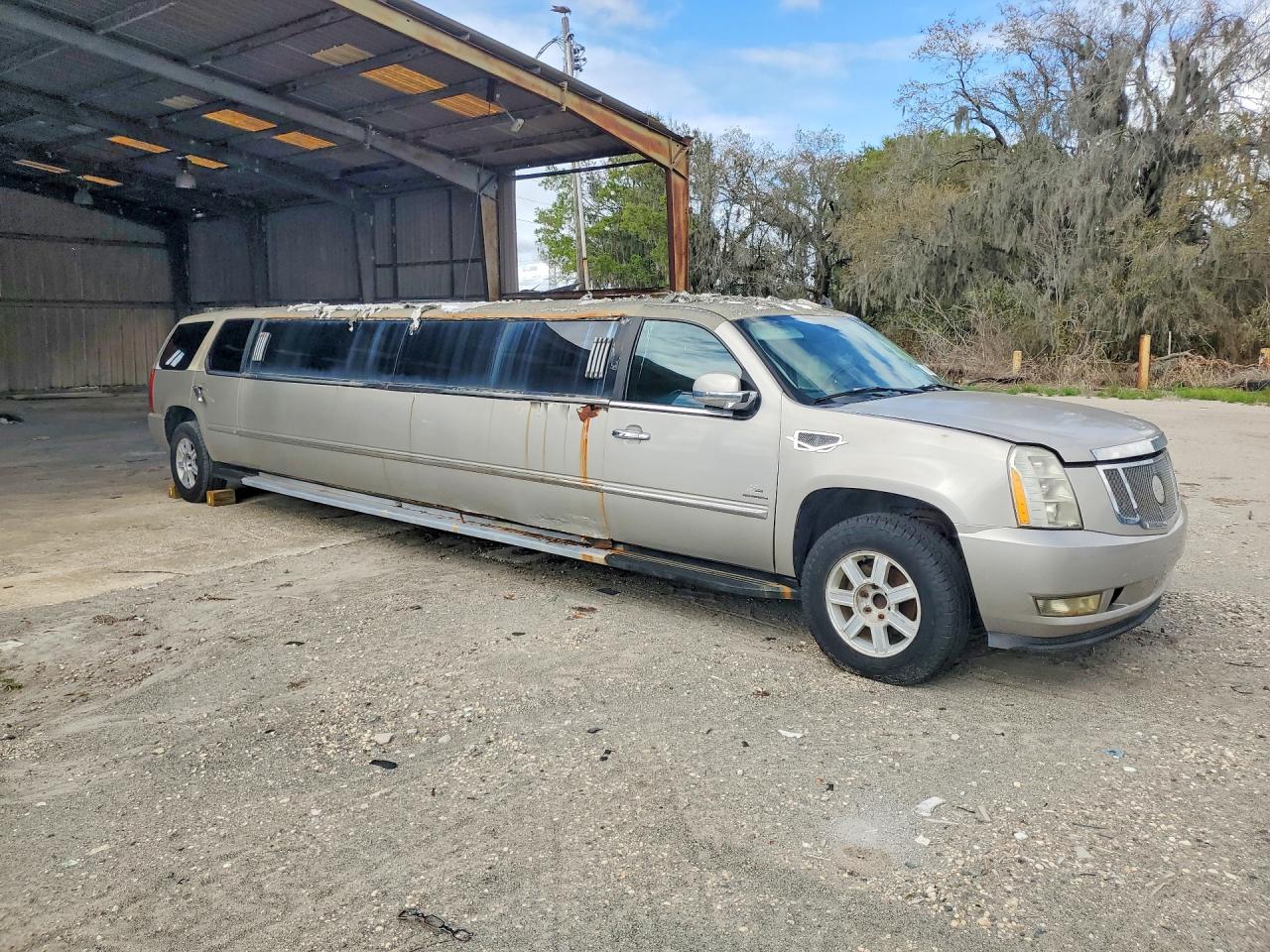 2008 Cadillac Escalade L Silver vin: 1GYEC63868R144641
