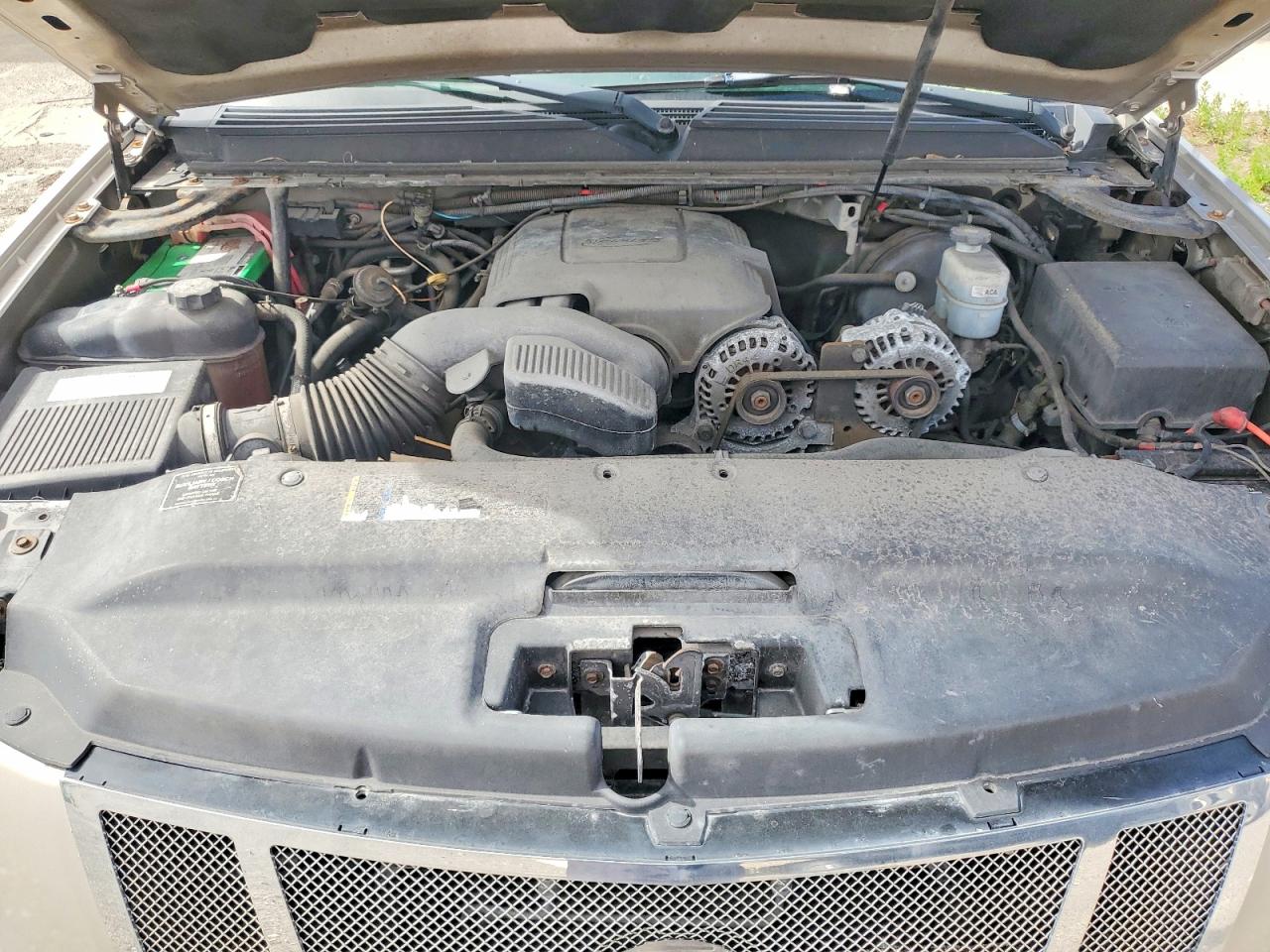 2008 Cadillac Escalade L Silver vin: 1GYEC63868R144641