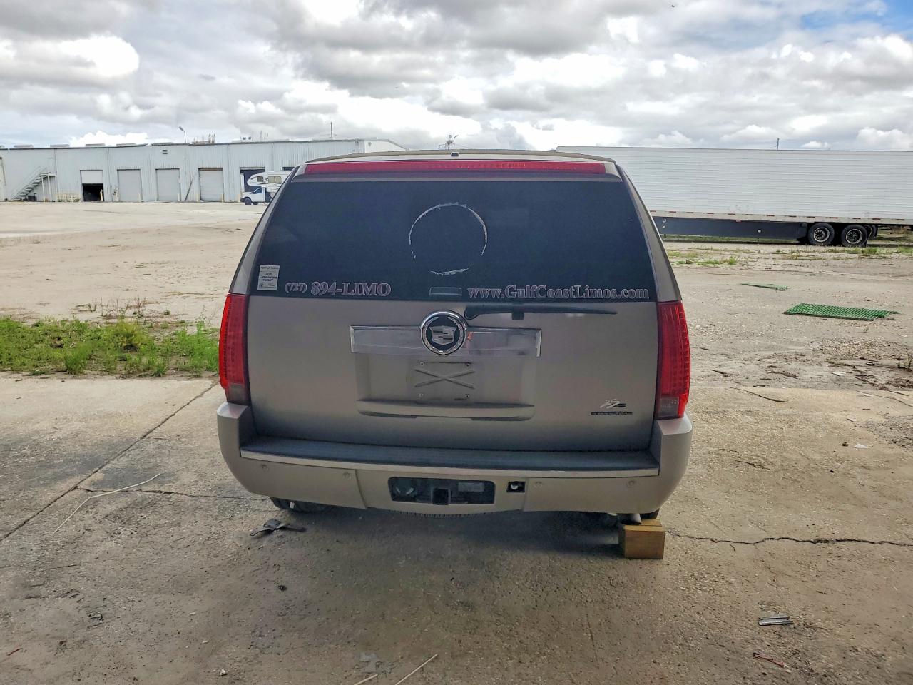 2008 Cadillac Escalade L Silver vin: 1GYEC63868R144641