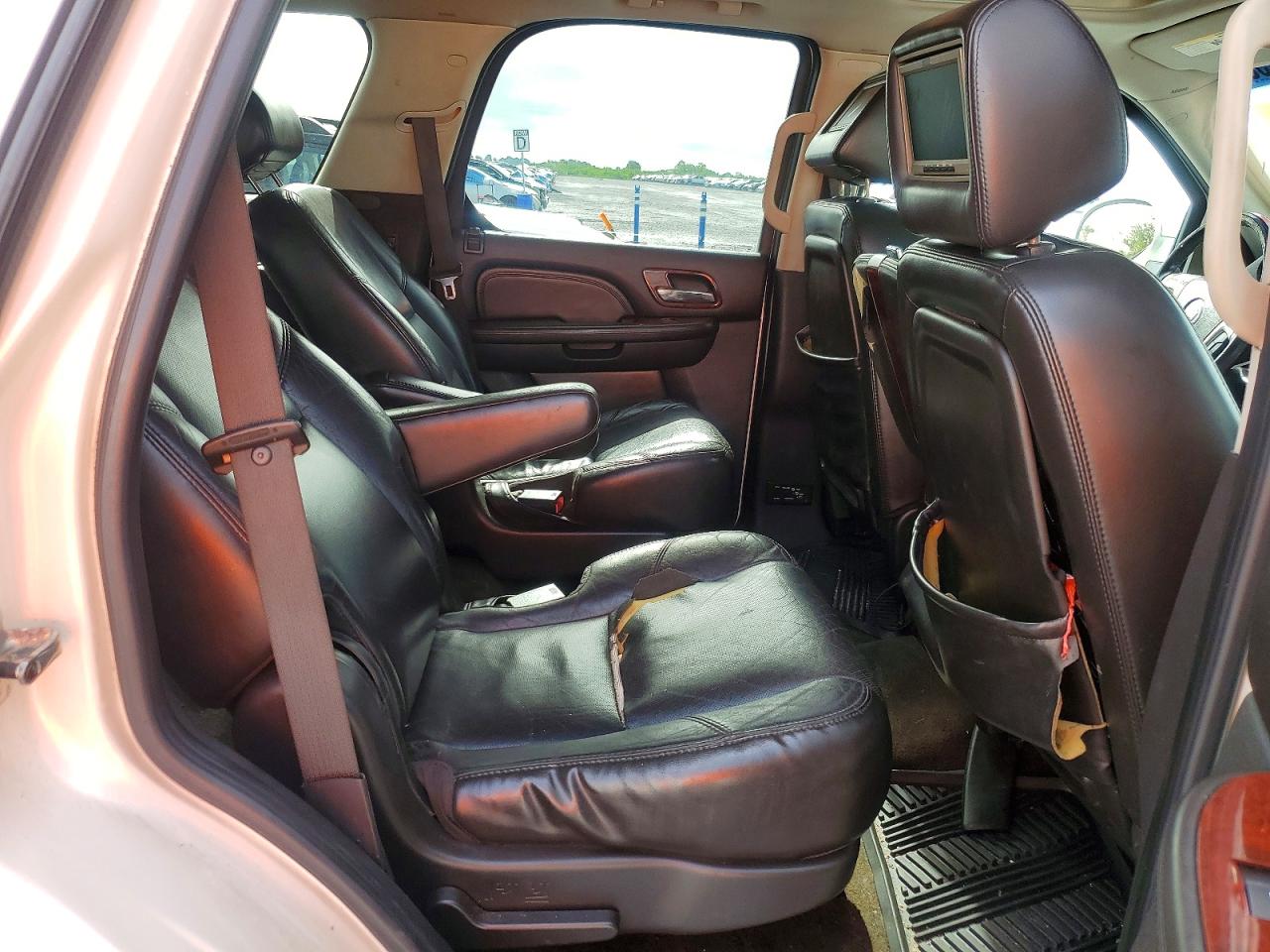 2007 Cadillac Escalade Luxury White vin: 1GYEC63887R310124