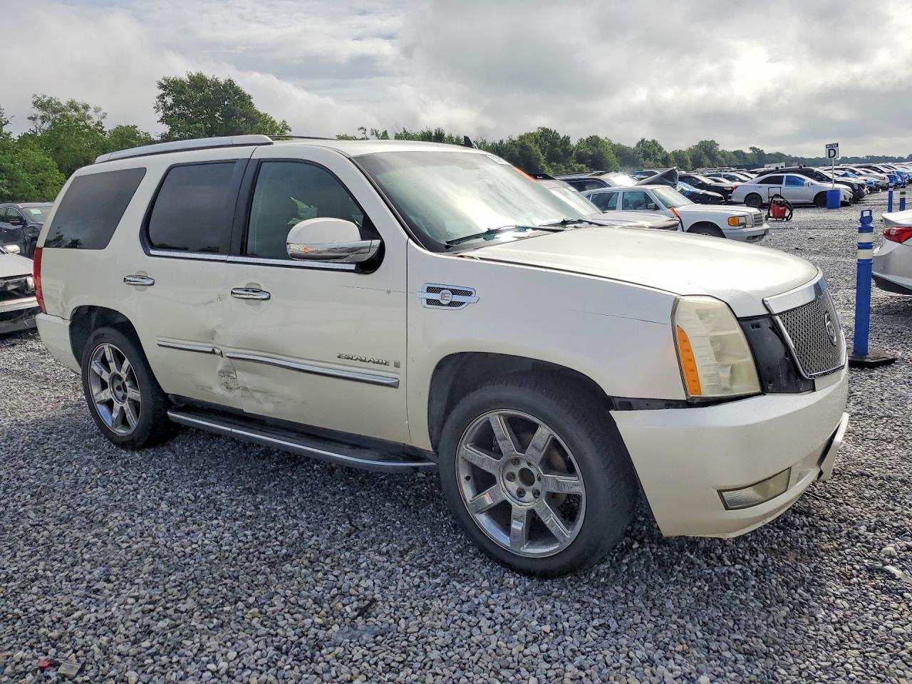 2007 Cadillac Escalade Luxury White vin: 1GYEC63887R310124