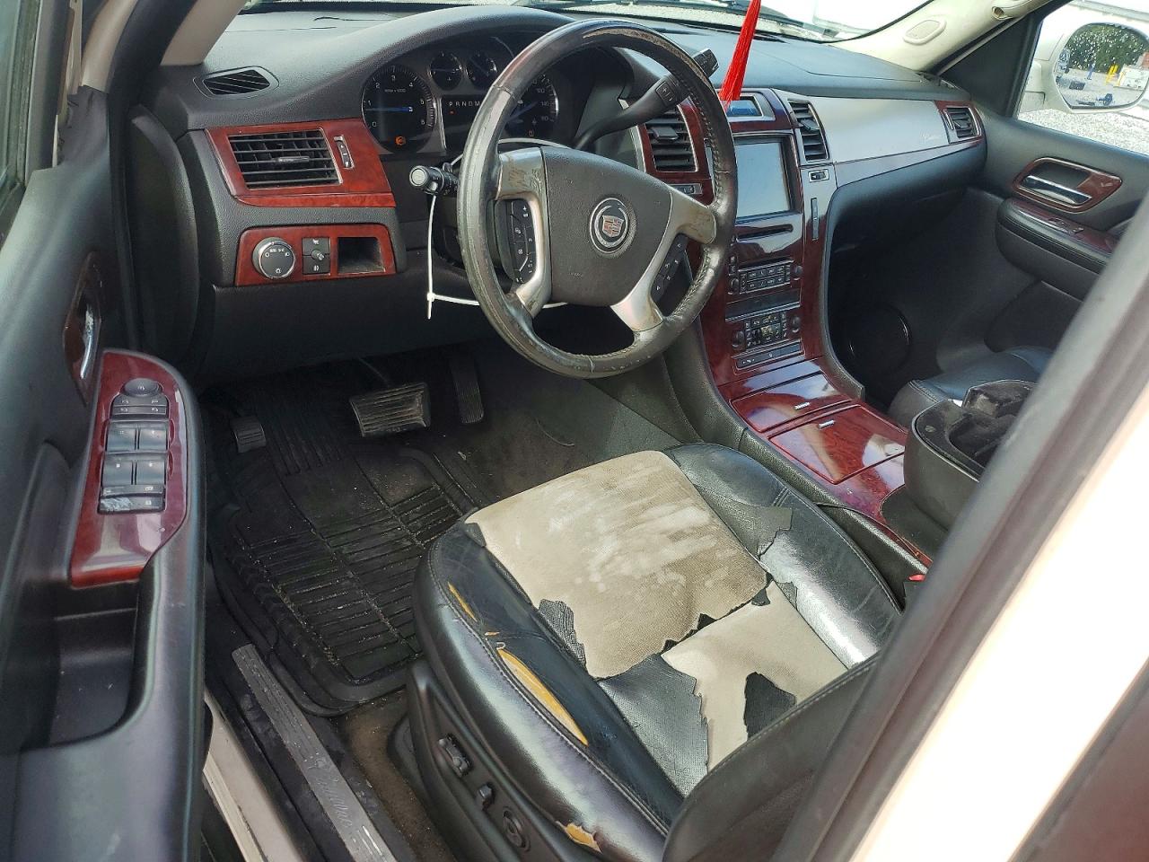 2007 Cadillac Escalade Luxury White vin: 1GYEC63887R310124