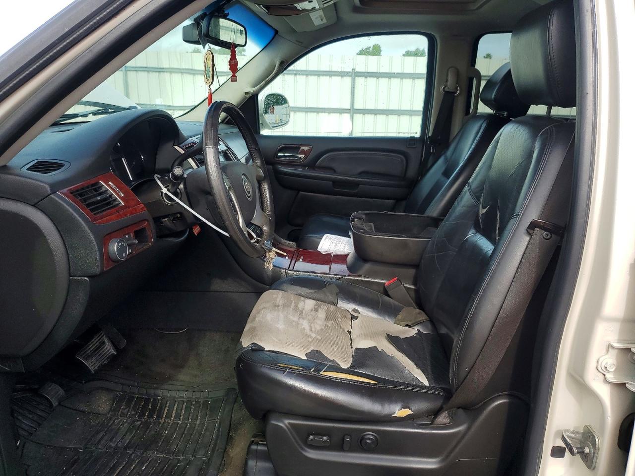 2007 Cadillac Escalade Luxury White vin: 1GYEC63887R310124
