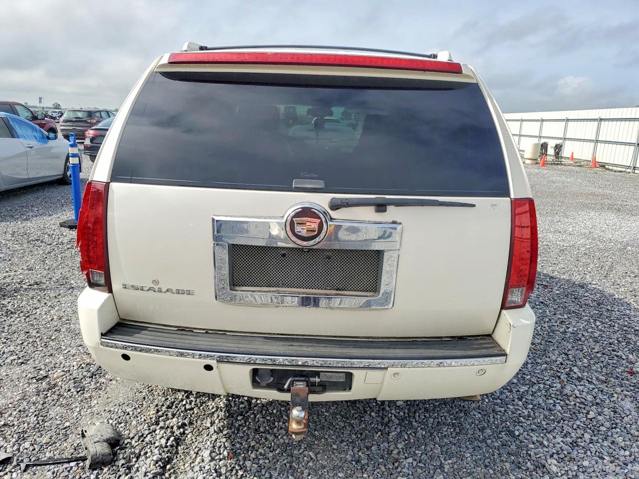 2007 Cadillac Escalade Luxury White vin: 1GYEC63887R310124