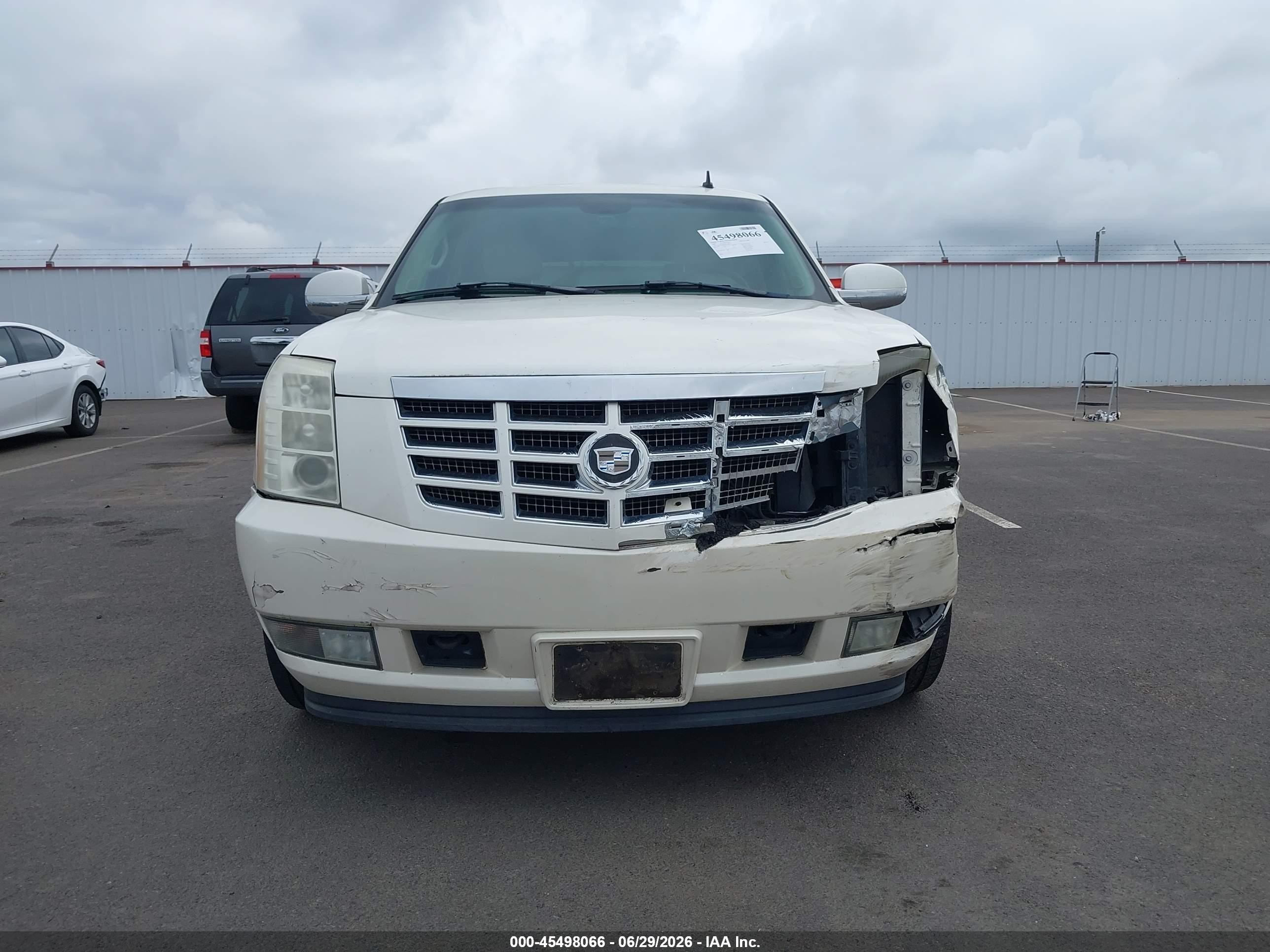 2007 Cadillac Escalade Standard Cream vin: 1GYEC63887R354821