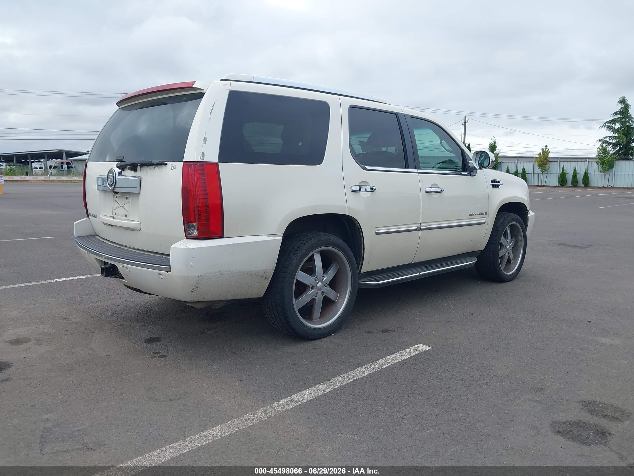 2007 Cadillac Escalade Standard Cream vin: 1GYEC63887R354821
