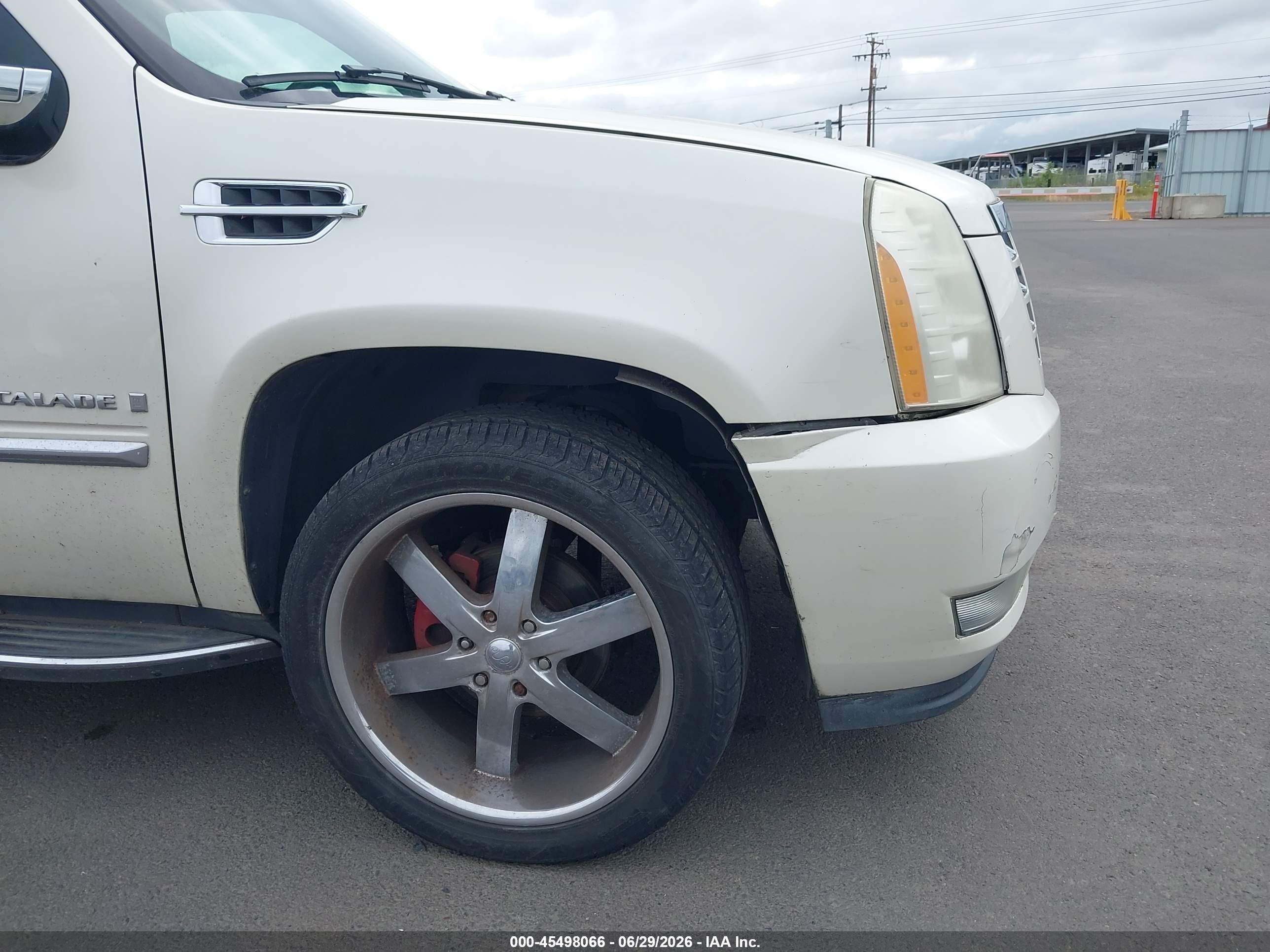 2007 Cadillac Escalade Standard Cream vin: 1GYEC63887R354821