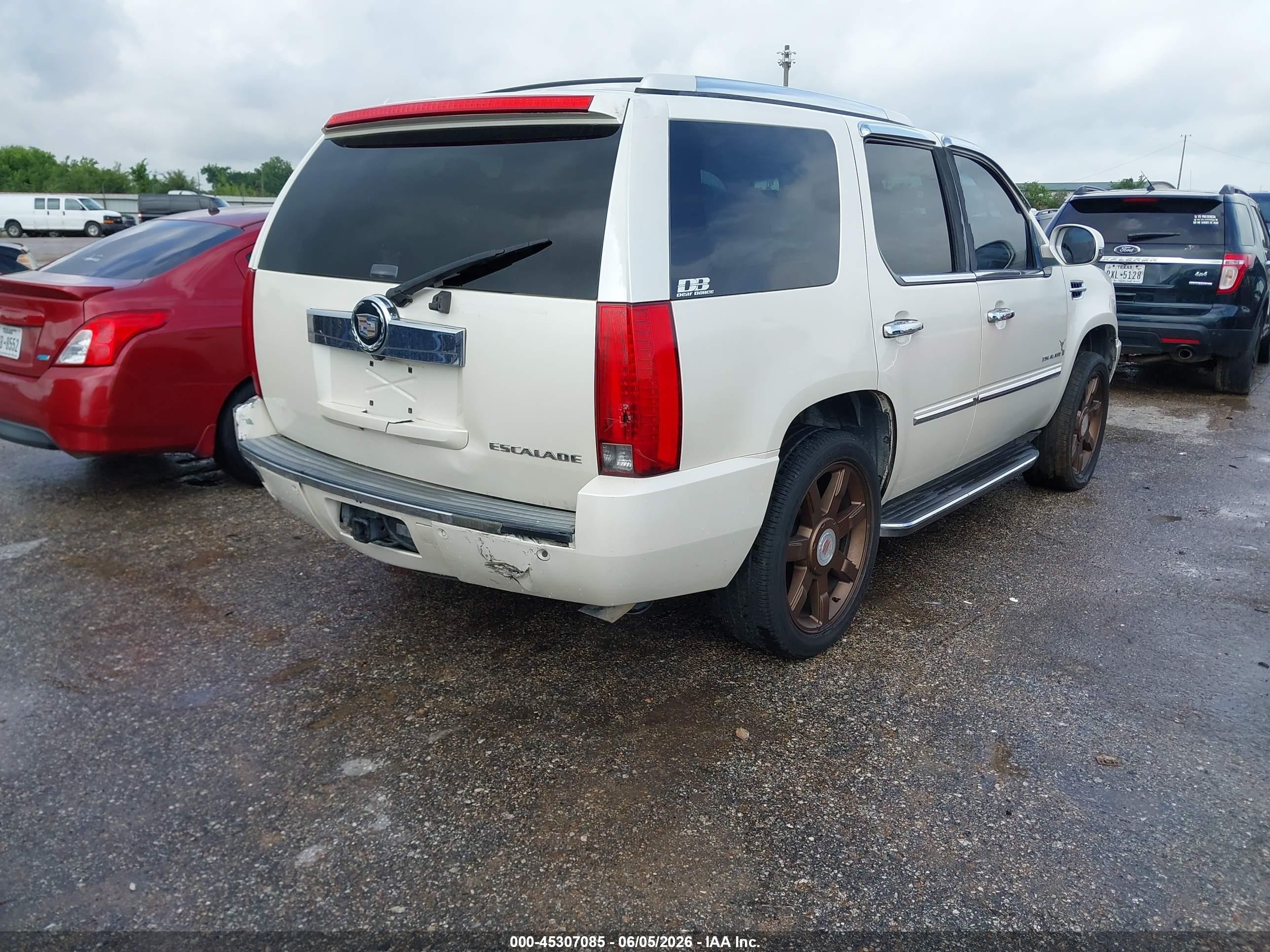 2008 Cadillac Escalade Standard Кремовый vin: 1GYEC63898R235645