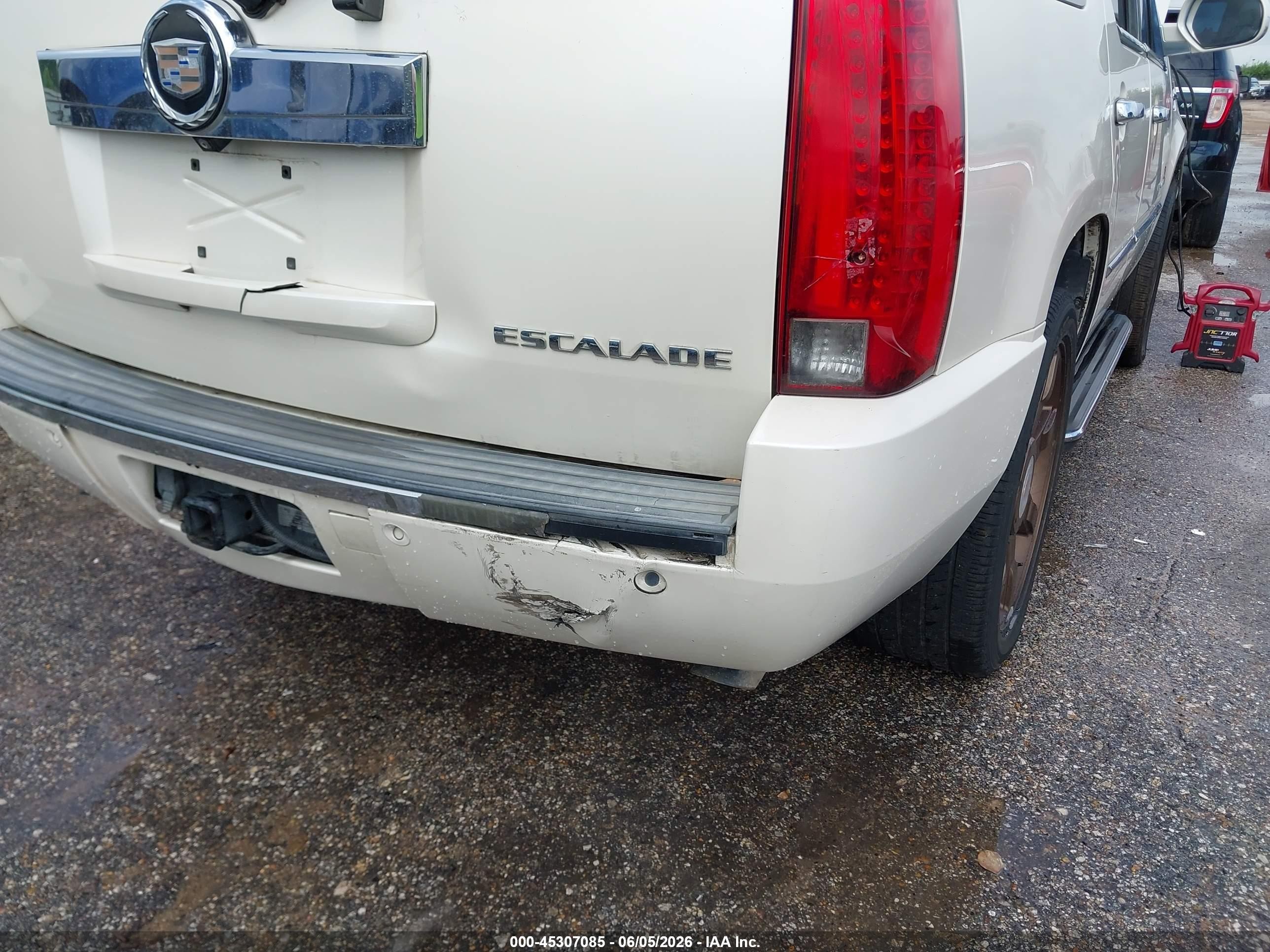 2008 Cadillac Escalade Standard Кремовый vin: 1GYEC63898R235645