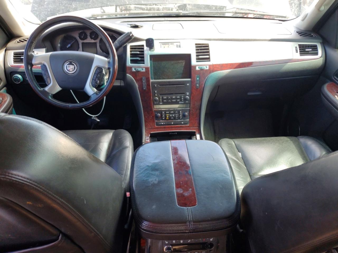 2008 Cadillac Escalade Luxury Black vin: 1GYEC63898R236147