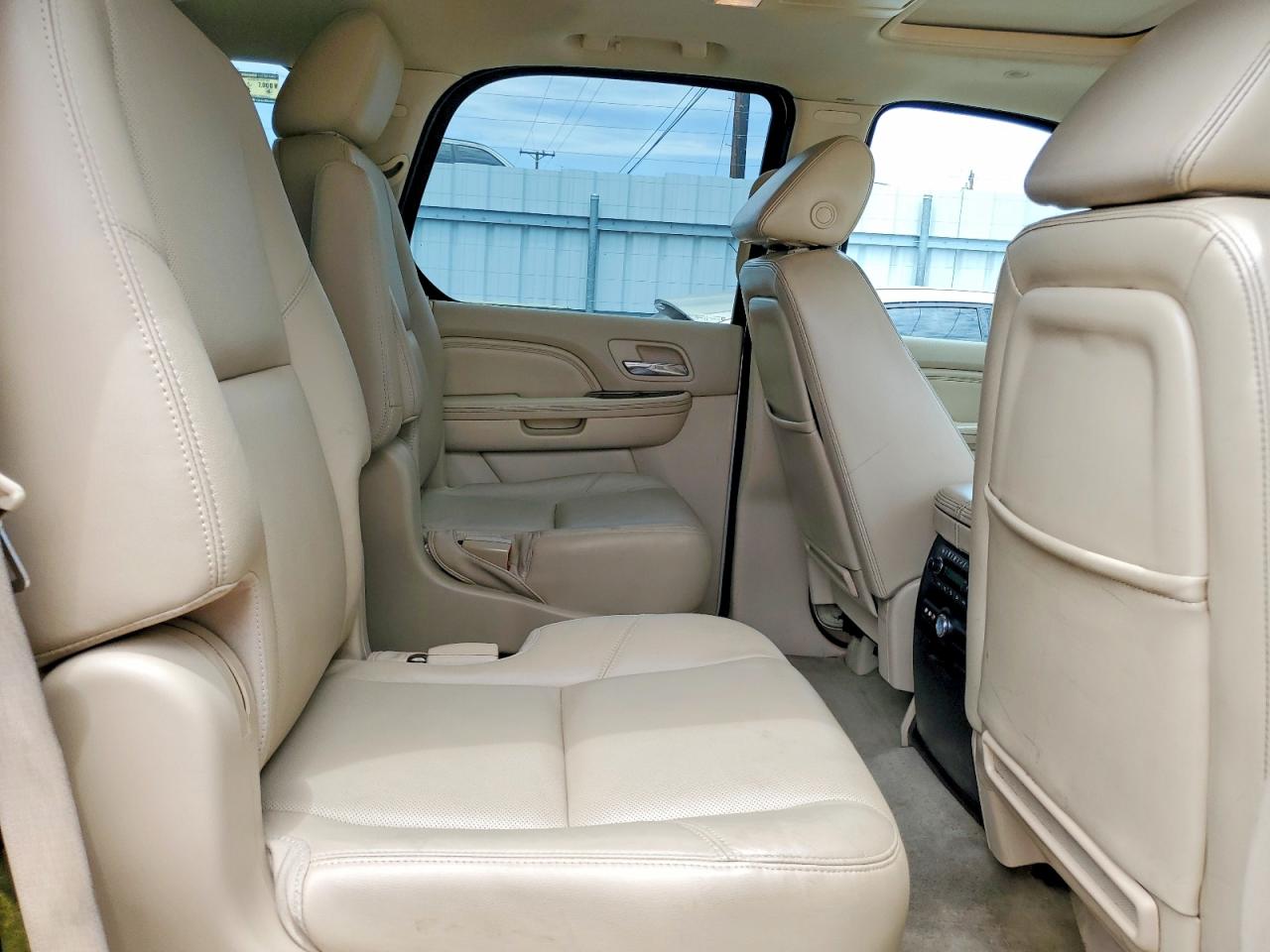 2007 Cadillac Escalade Luxury White vin: 1GYEC638X7R334490