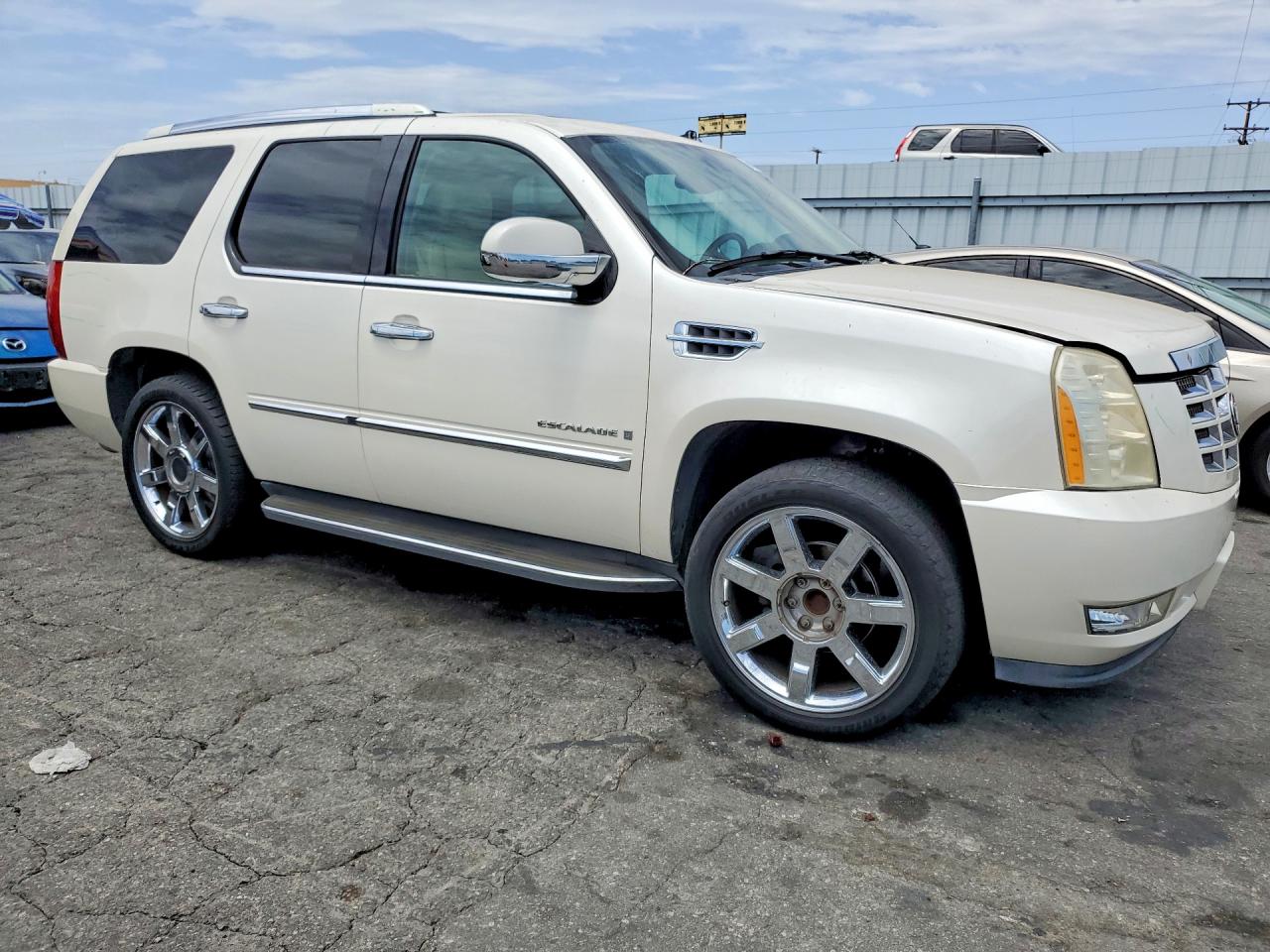2007 Cadillac Escalade Luxury White vin: 1GYEC638X7R334490