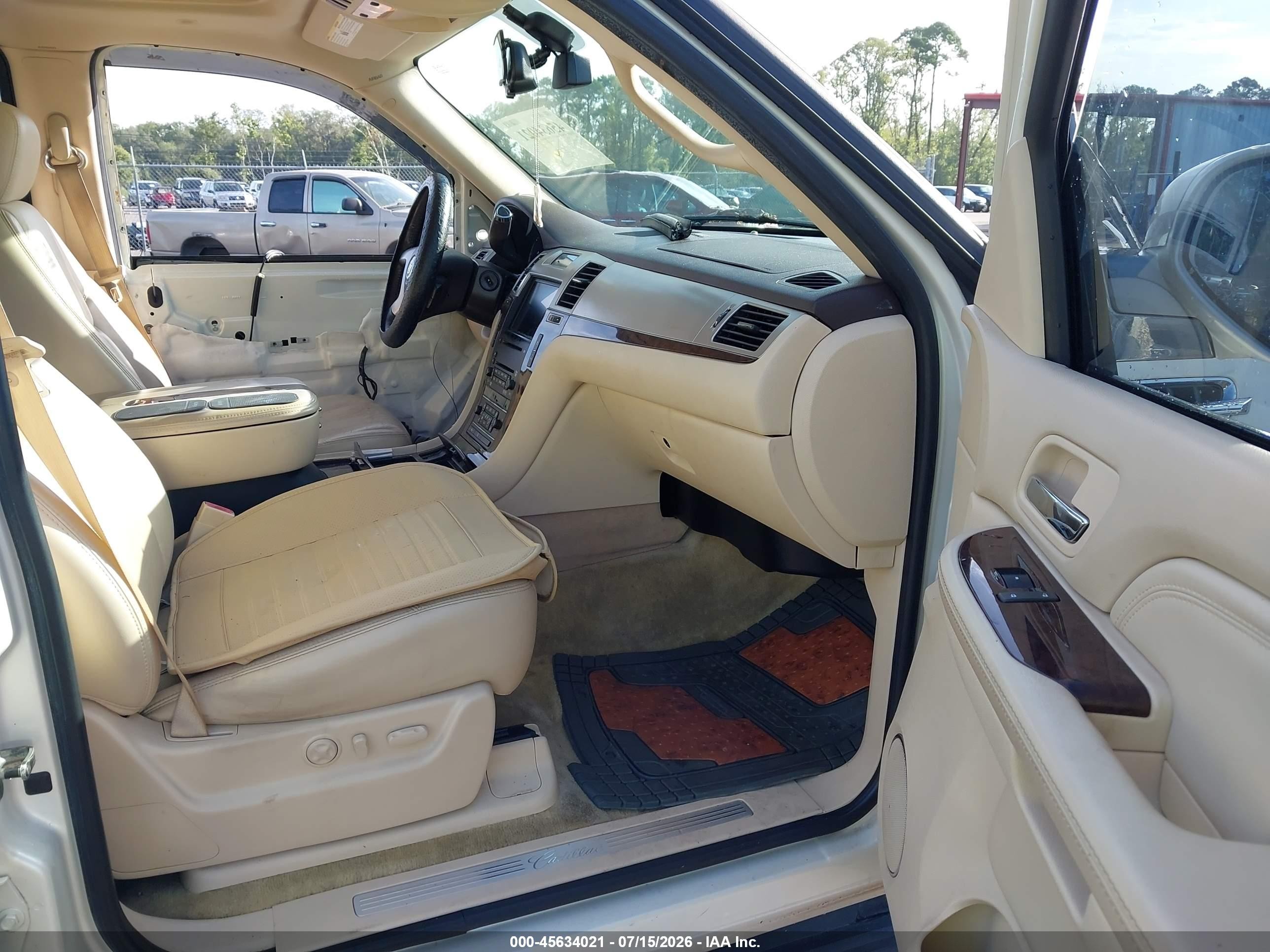 2007 Cadillac Escalade Standard Cream vin: 1GYEC638X7R379087