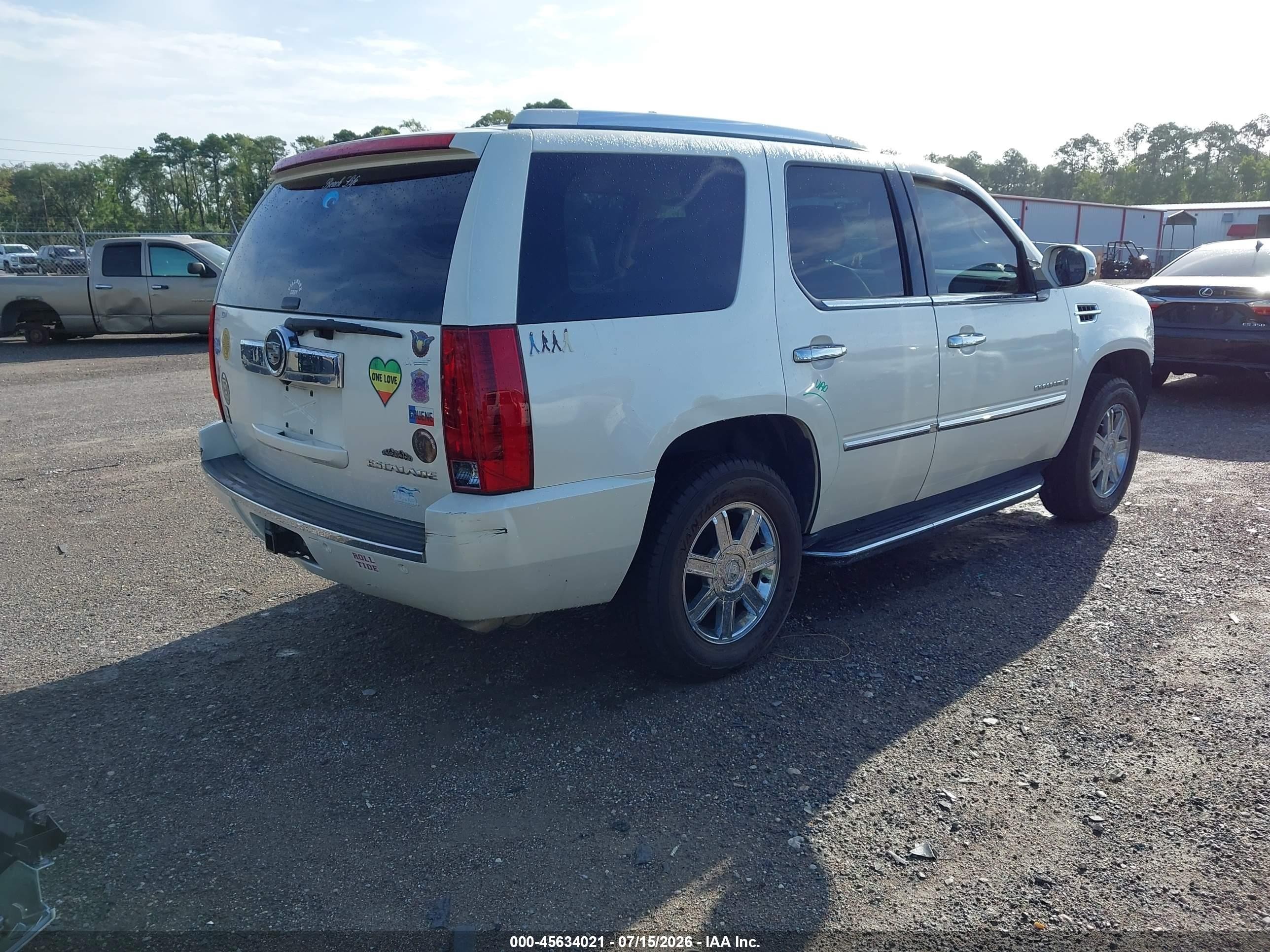 2007 Cadillac Escalade Standard Cream vin: 1GYEC638X7R379087