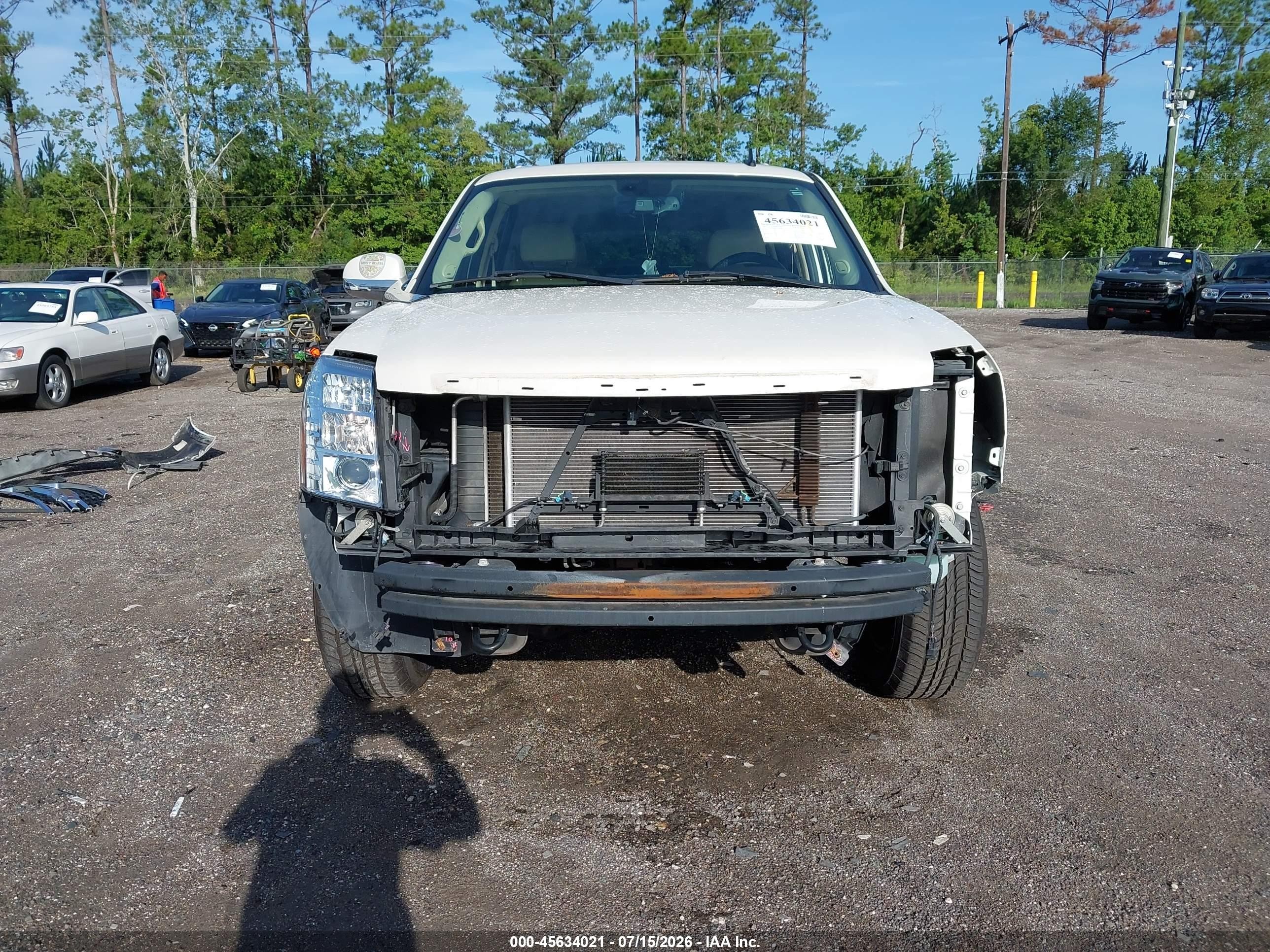 2007 Cadillac Escalade Standard Cream vin: 1GYEC638X7R379087