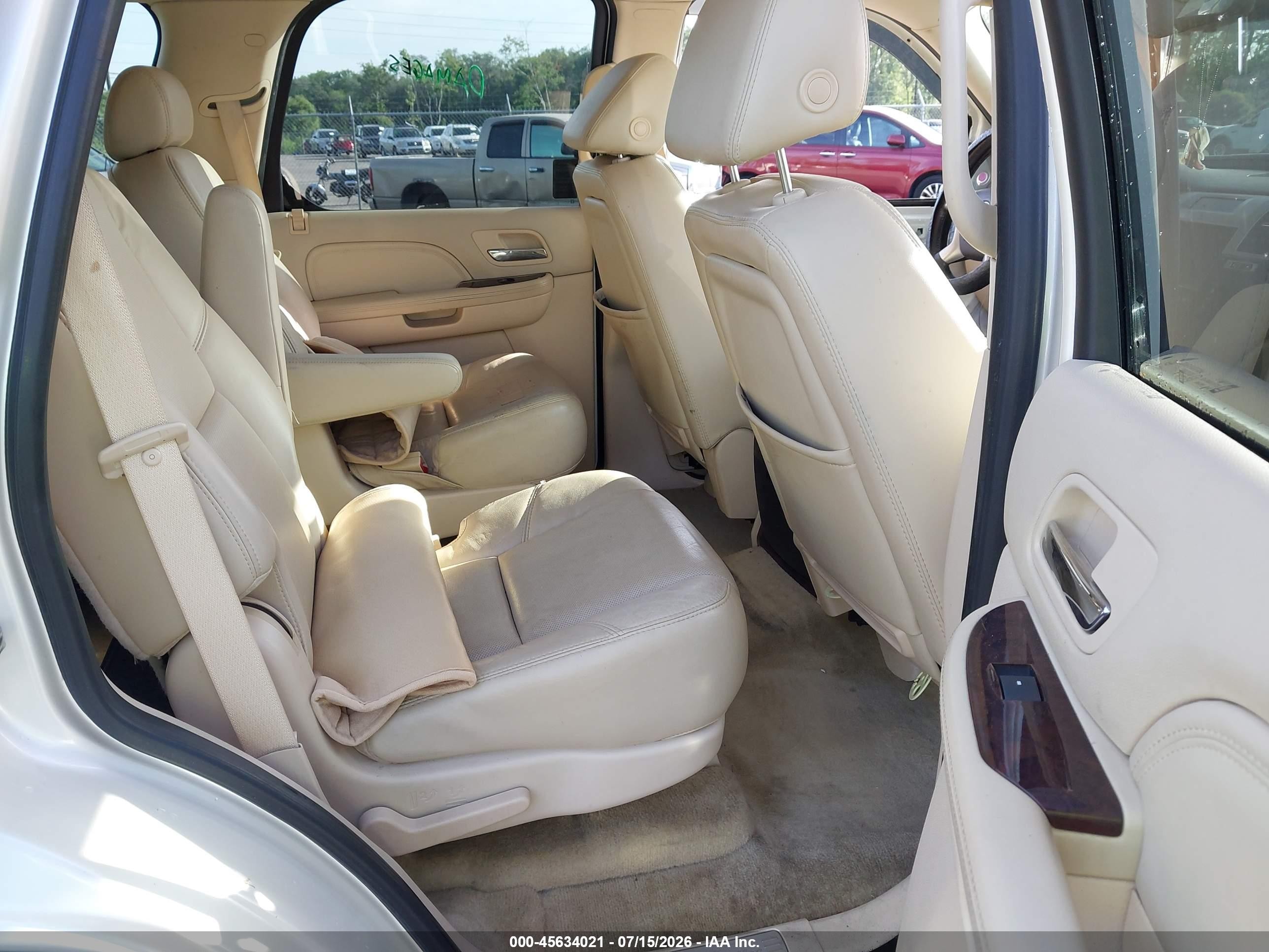 2007 Cadillac Escalade Standard Cream vin: 1GYEC638X7R379087