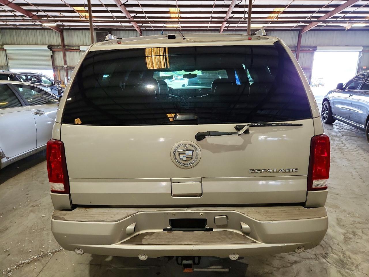 2006 Cadillac Escalade Luxury Silver vin: 1GYEC63N06R158070