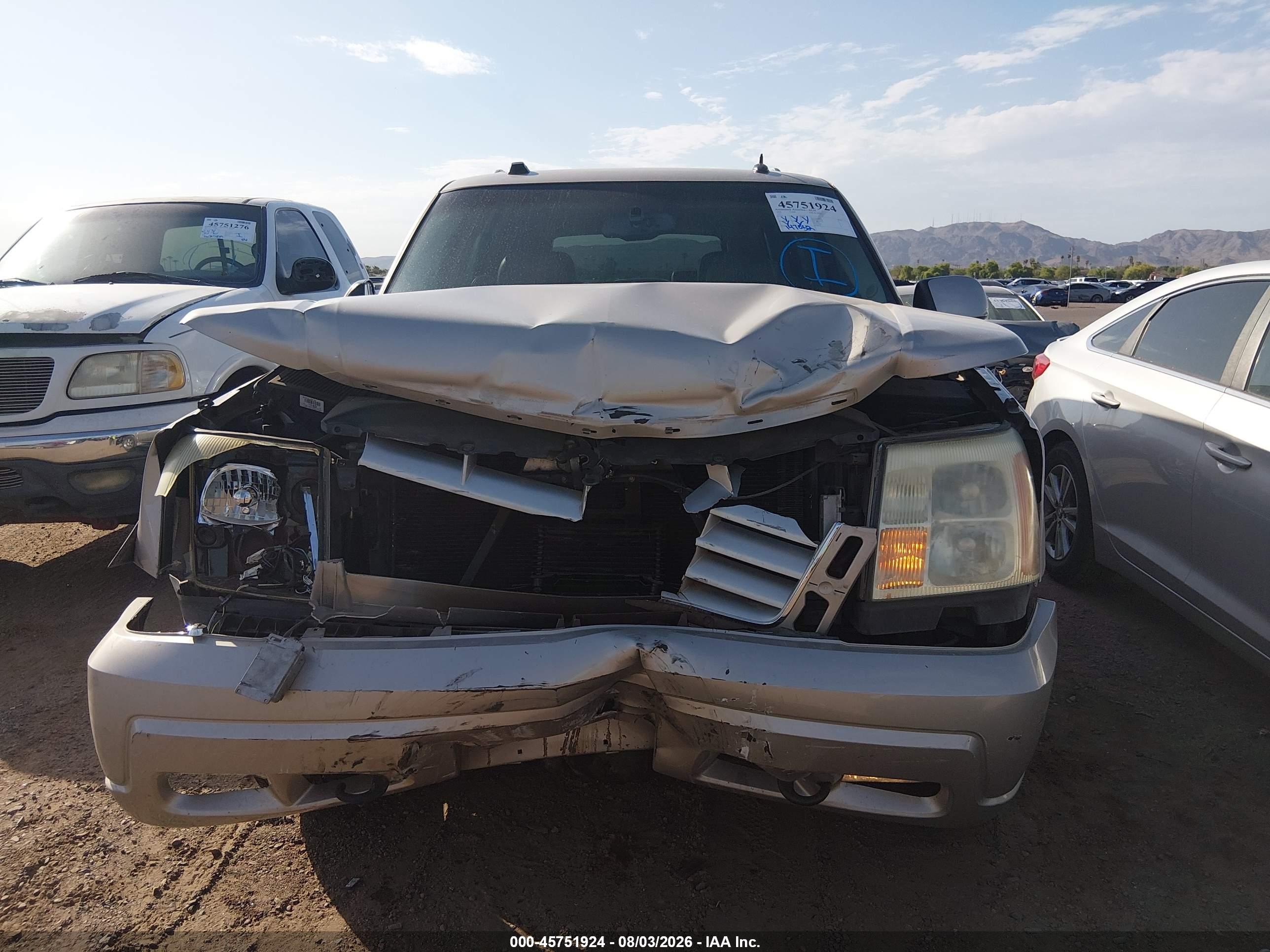2004 Cadillac Escalade Standard Tan vin: 1GYEC63T04R248024