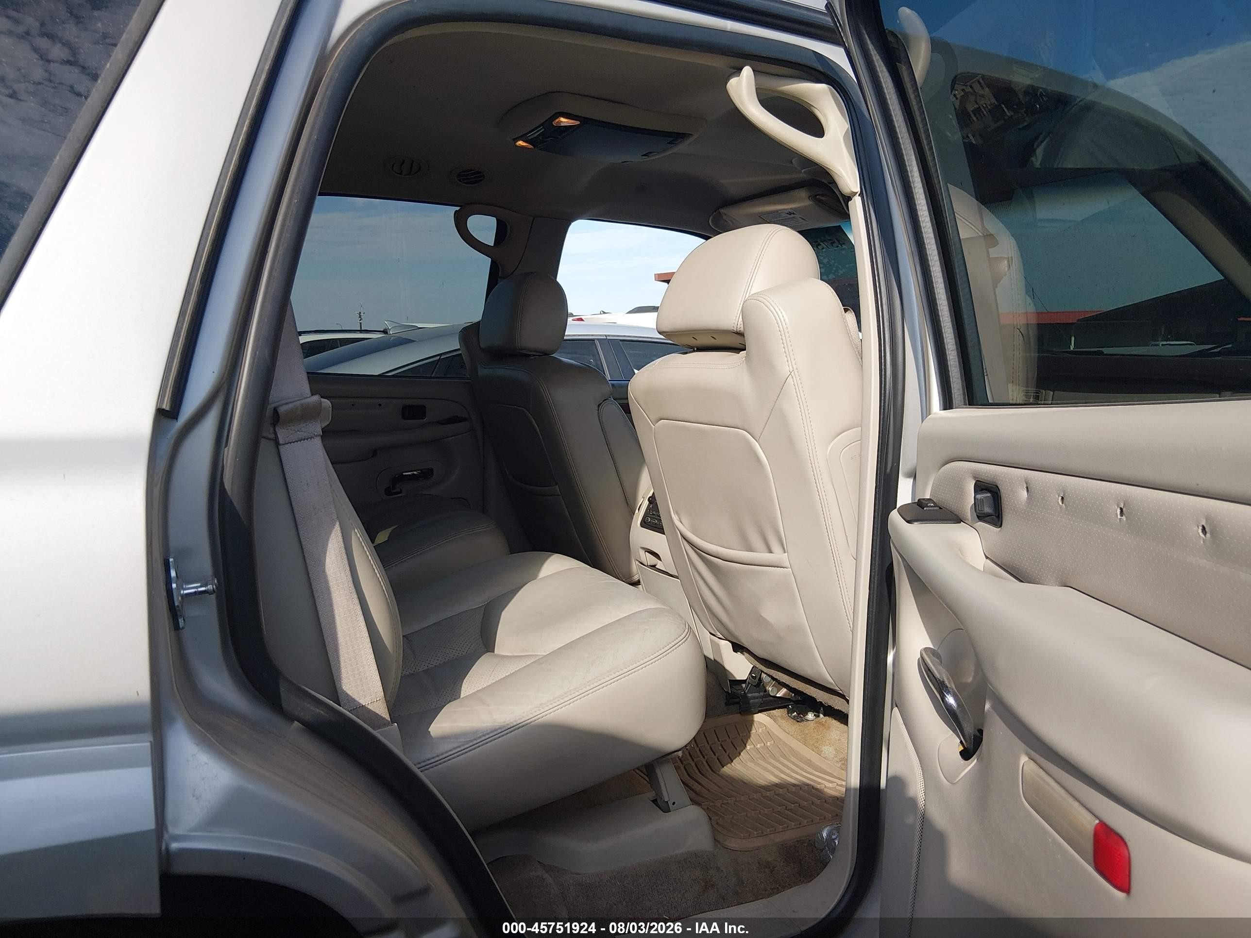 2004 Cadillac Escalade Standard Tan vin: 1GYEC63T04R248024