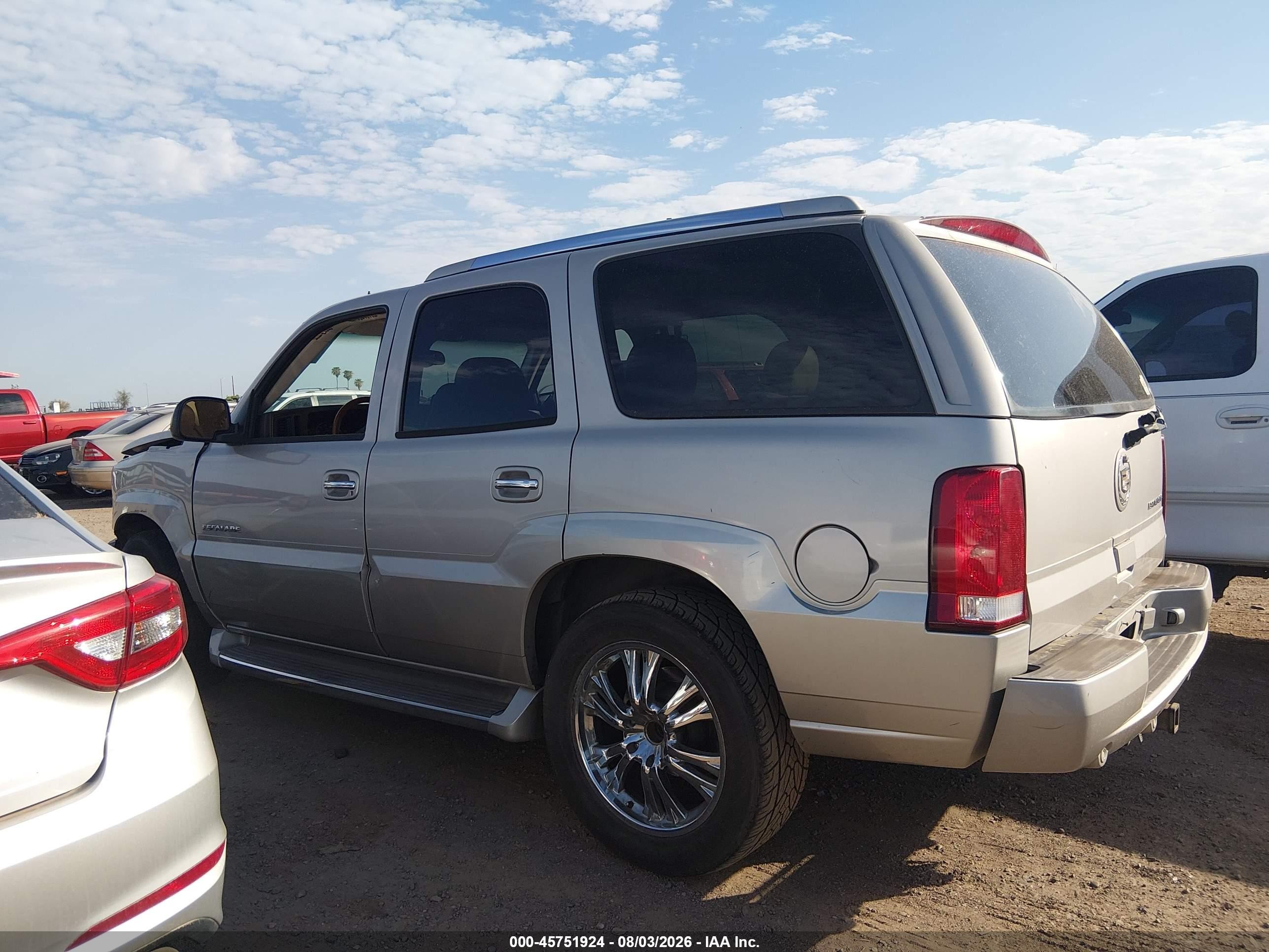 2004 Cadillac Escalade Standard Tan vin: 1GYEC63T04R248024