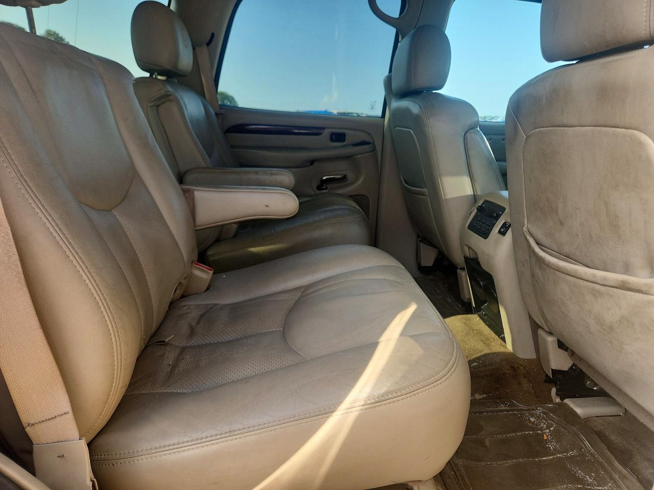 2005 Cadillac Escalade Luxury Blue vin: 1GYEC63T05R122330