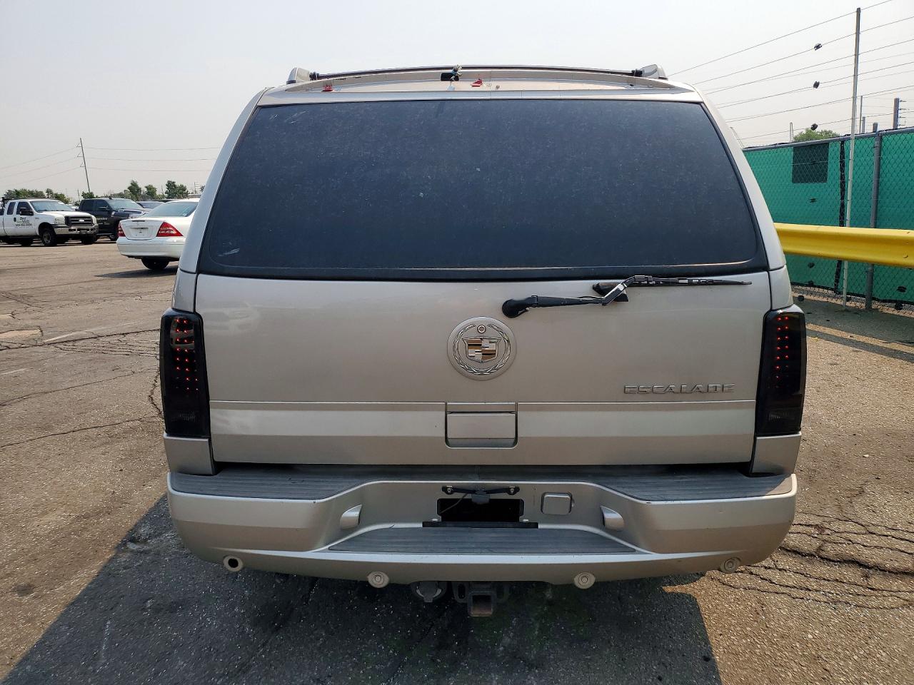 2004 Cadi Escalade L Silver vin: 1GYEC63T14R210561