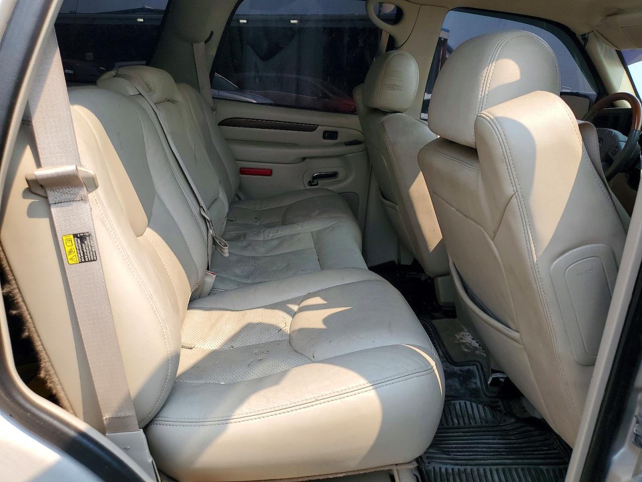 2004 Cadi Escalade L Silver vin: 1GYEC63T14R210561