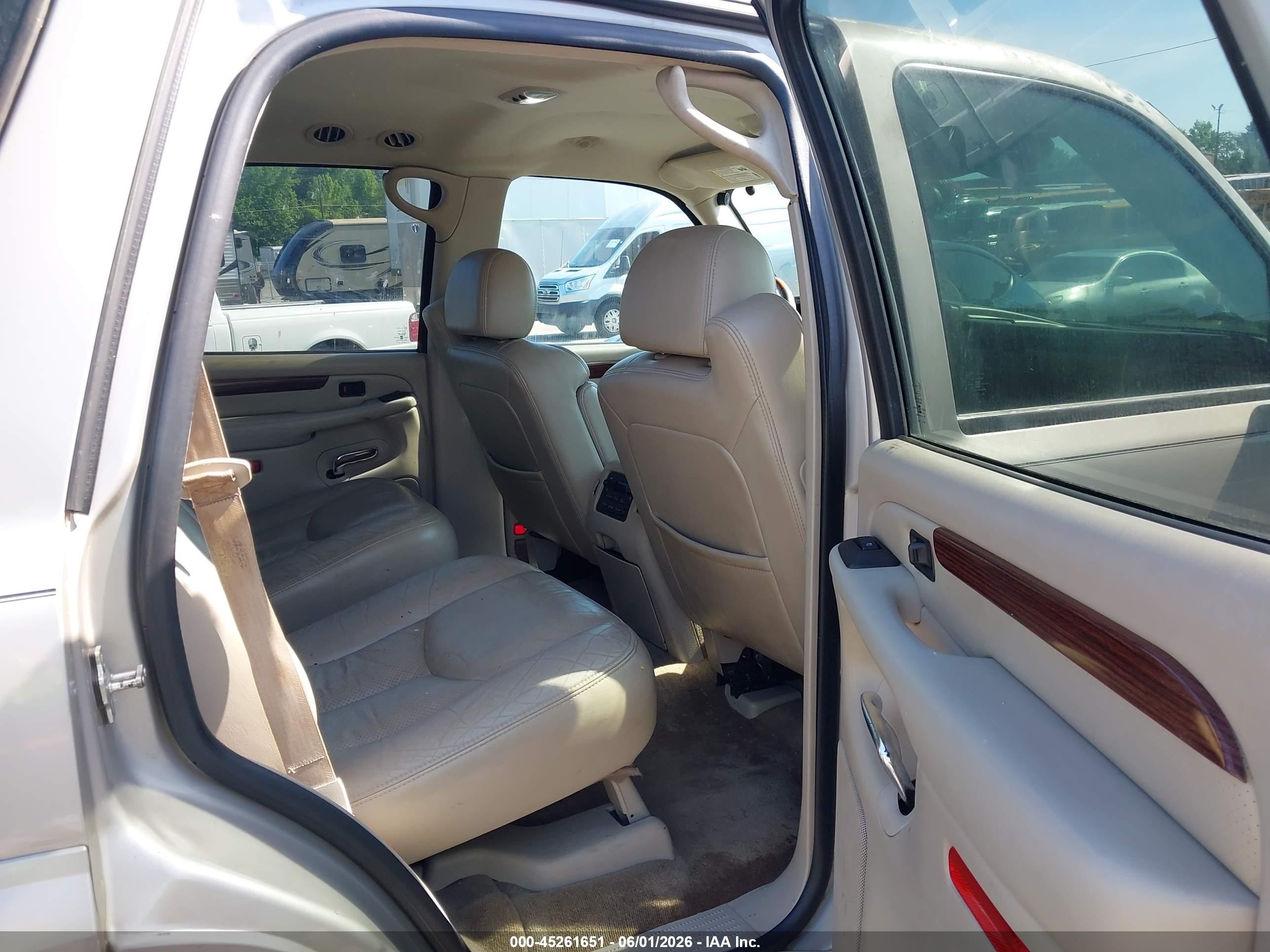 2004 Cadillac Escalade Standard Gold vin: 1GYEC63T24R315285