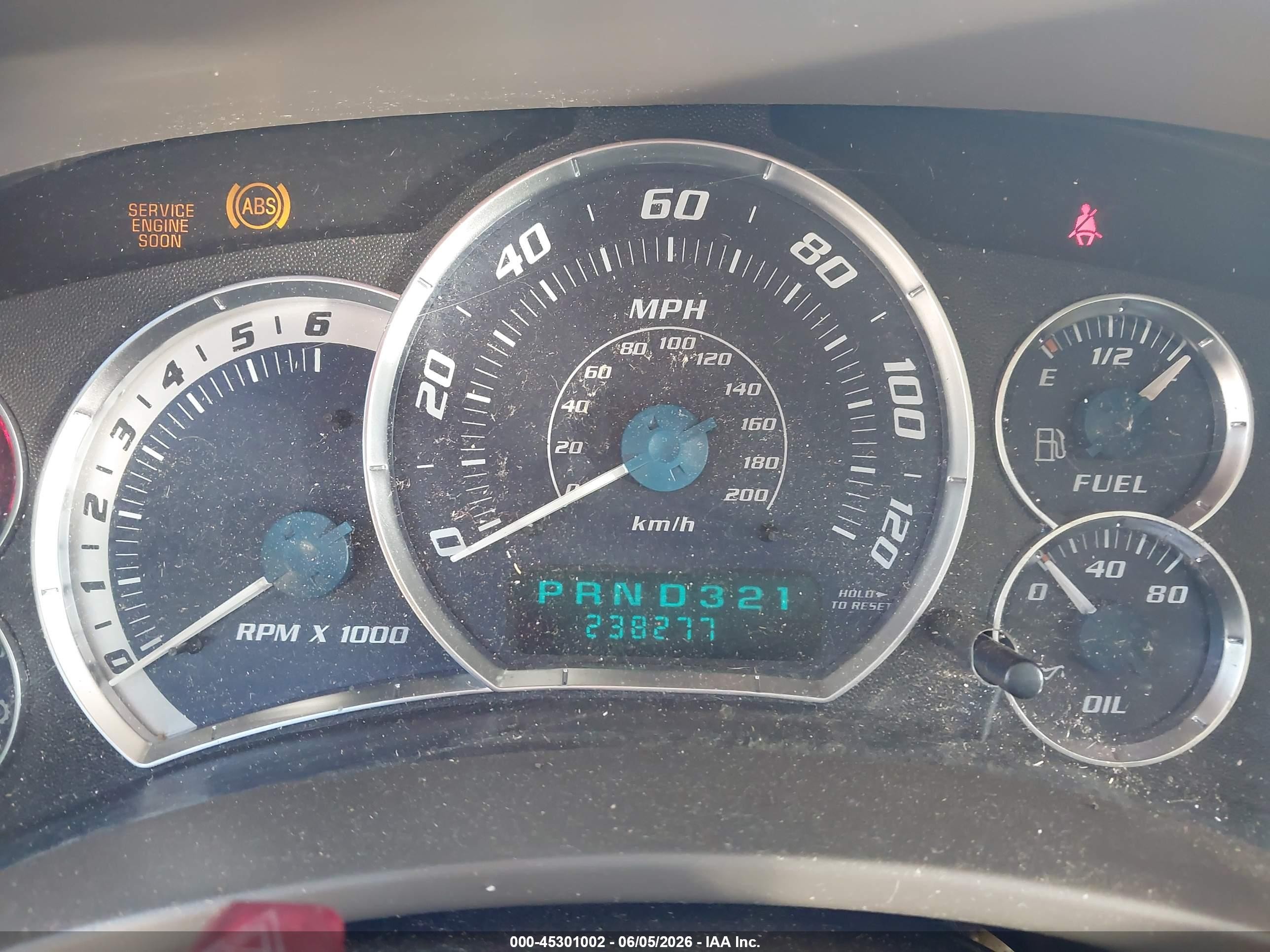 2002 Cadillac Escalade Standard White vin: 1GYEC63T32R186048