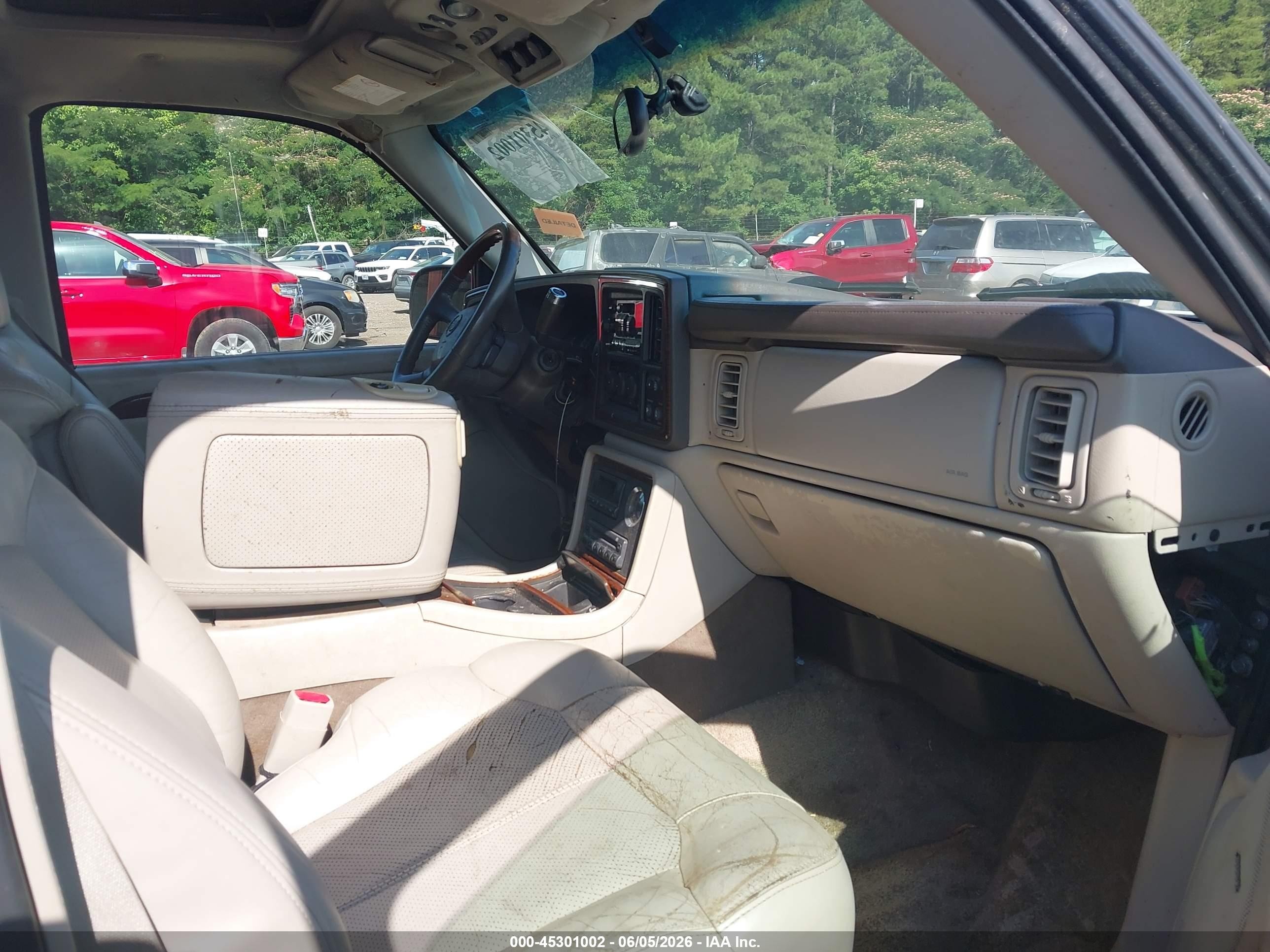 2002 Cadillac Escalade Standard White vin: 1GYEC63T32R186048