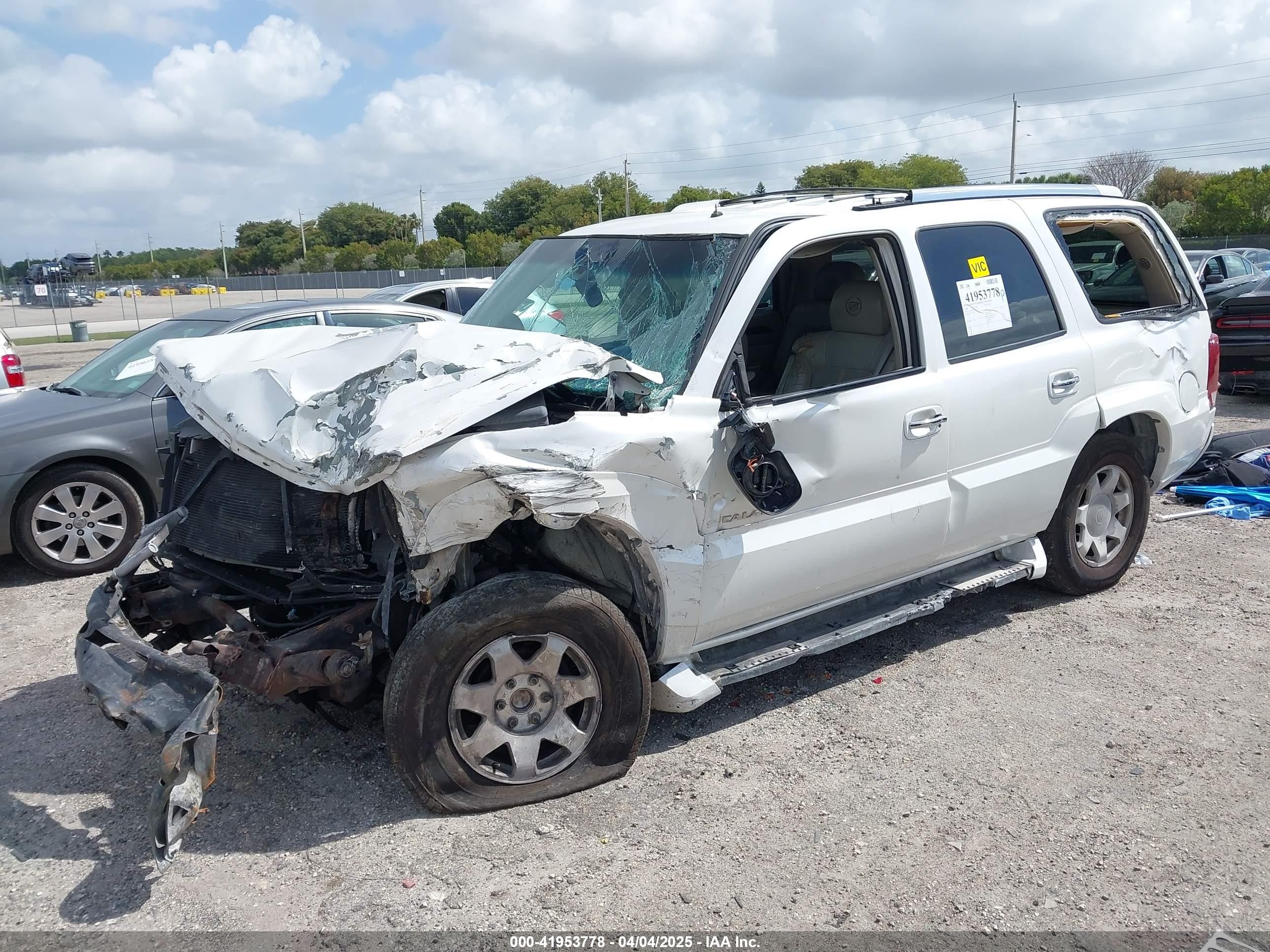 2002 Cadillac Escalade Standard White vin: 1GYEC63T42R183580