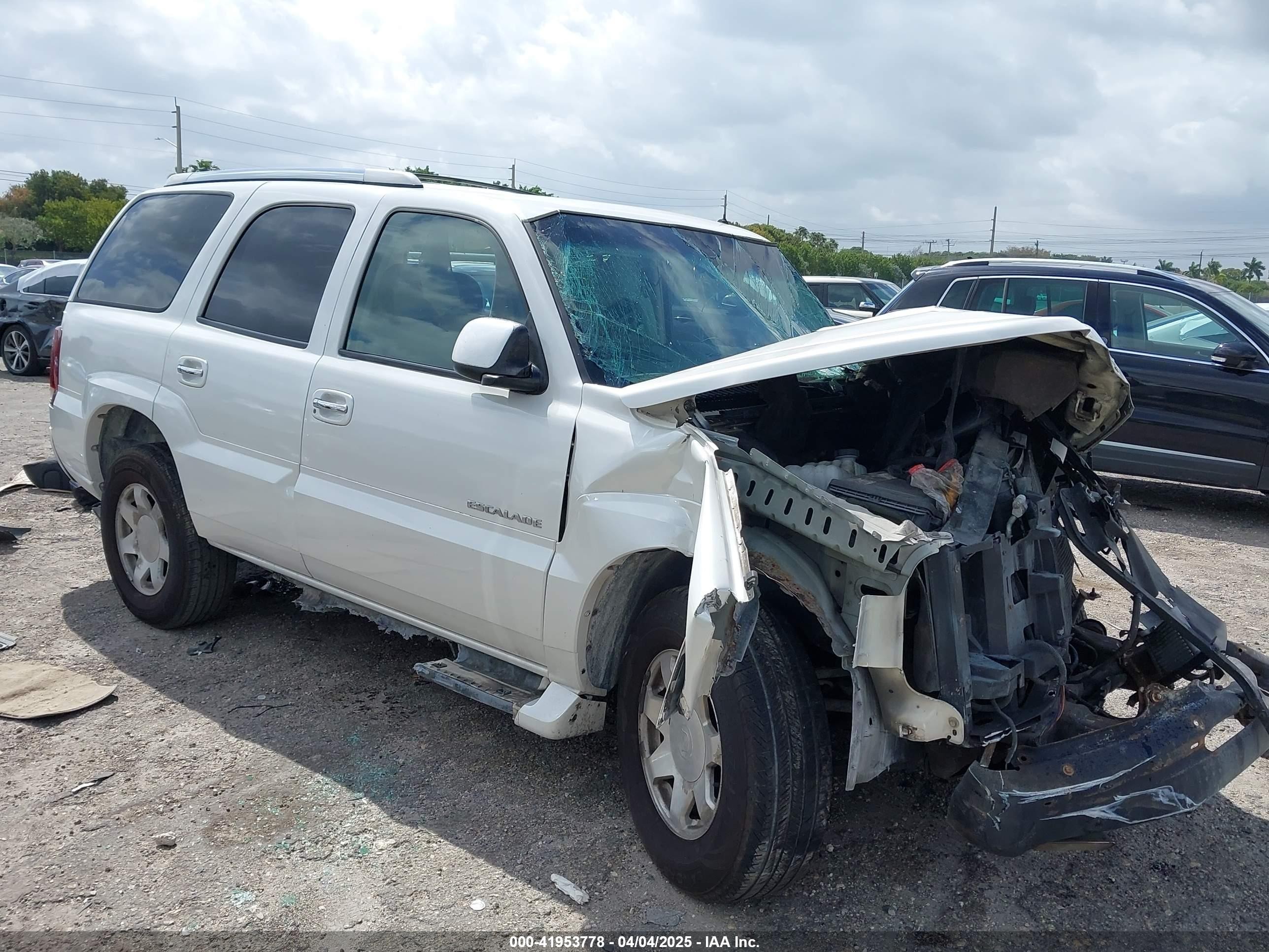 2002 Cadillac Escalade Standard White vin: 1GYEC63T42R183580