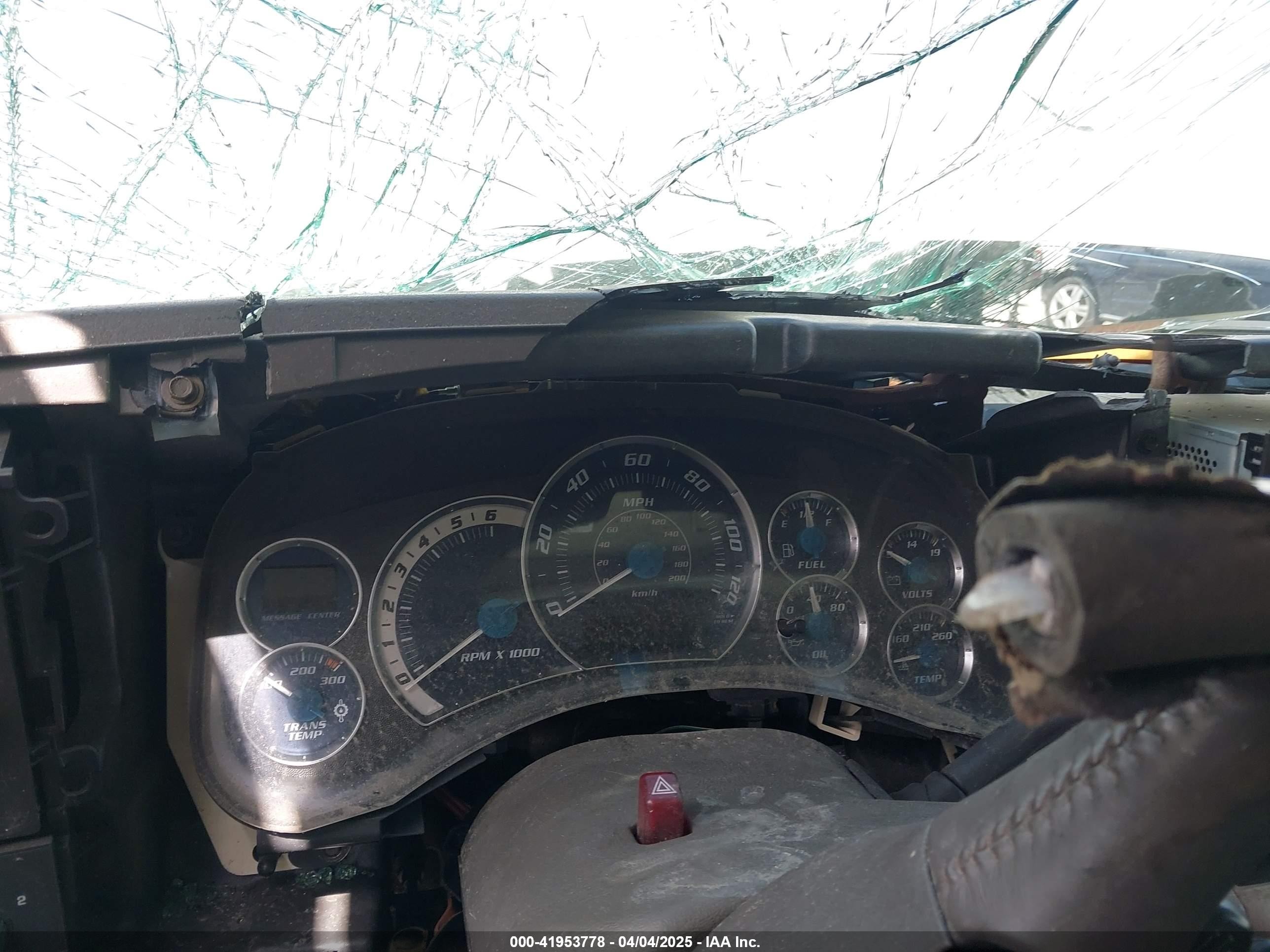 2002 Cadillac Escalade Standard White vin: 1GYEC63T42R183580
