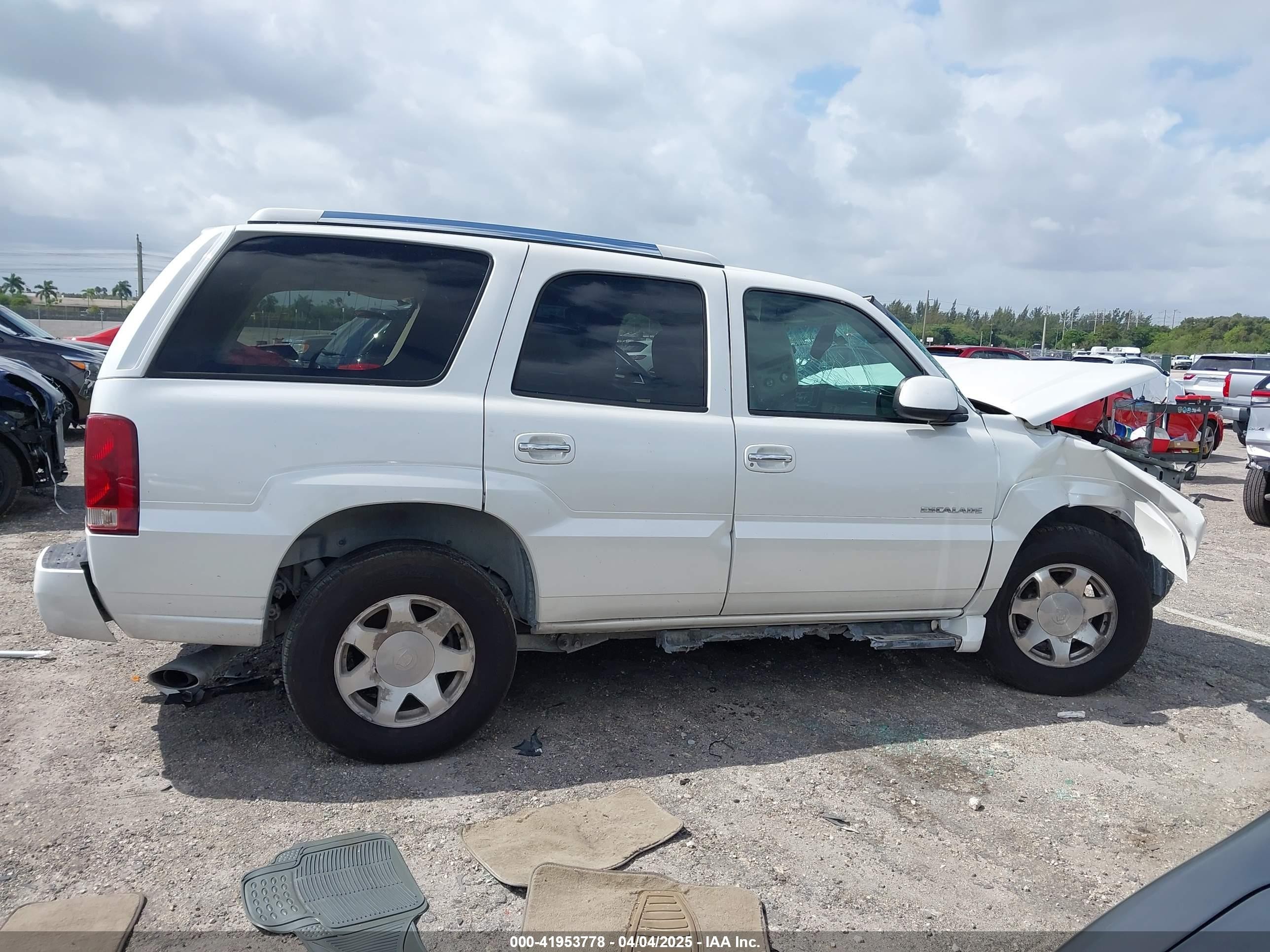 2002 Cadillac Escalade Standard White vin: 1GYEC63T42R183580