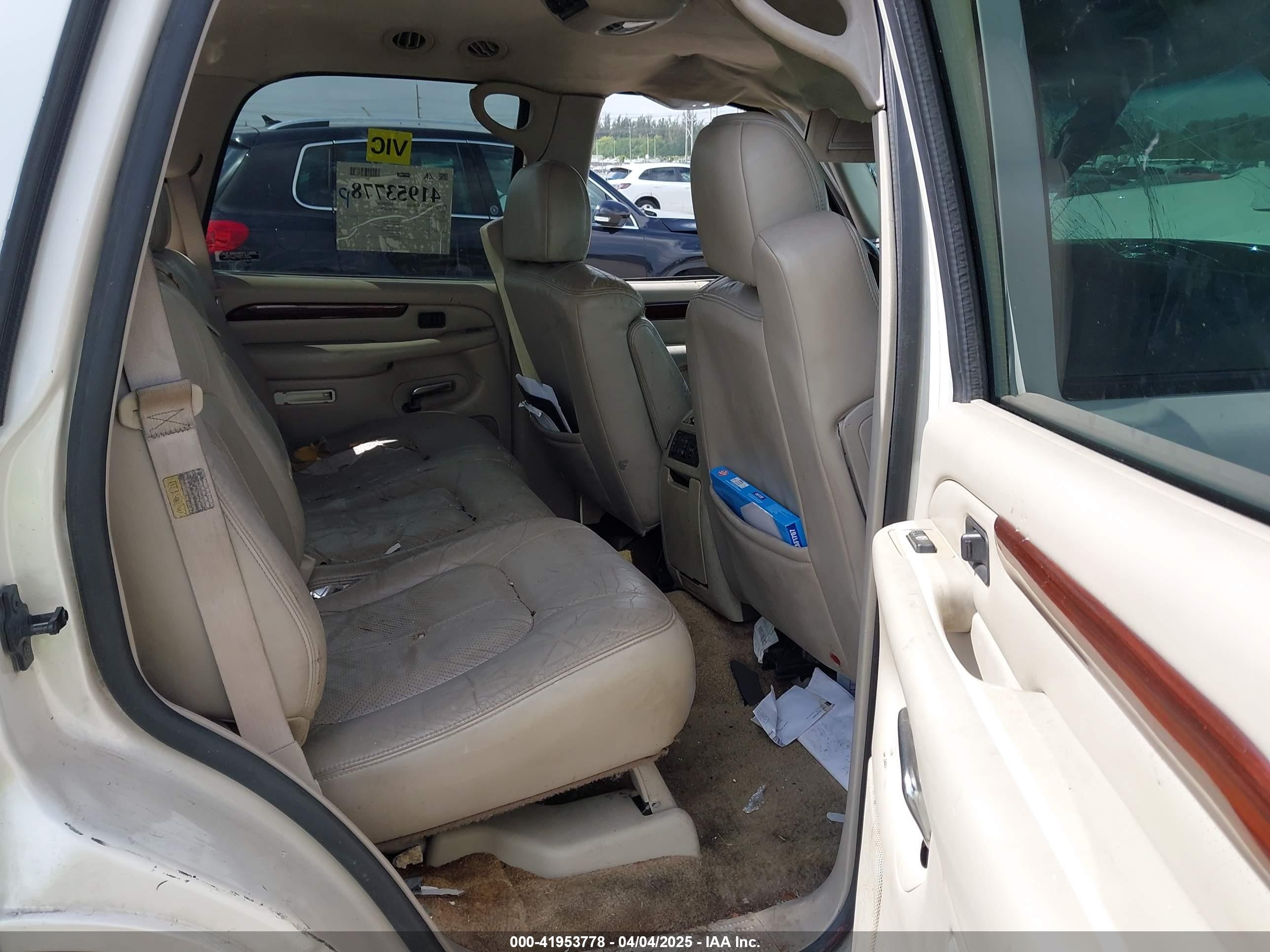 2002 Cadillac Escalade Standard White vin: 1GYEC63T42R183580