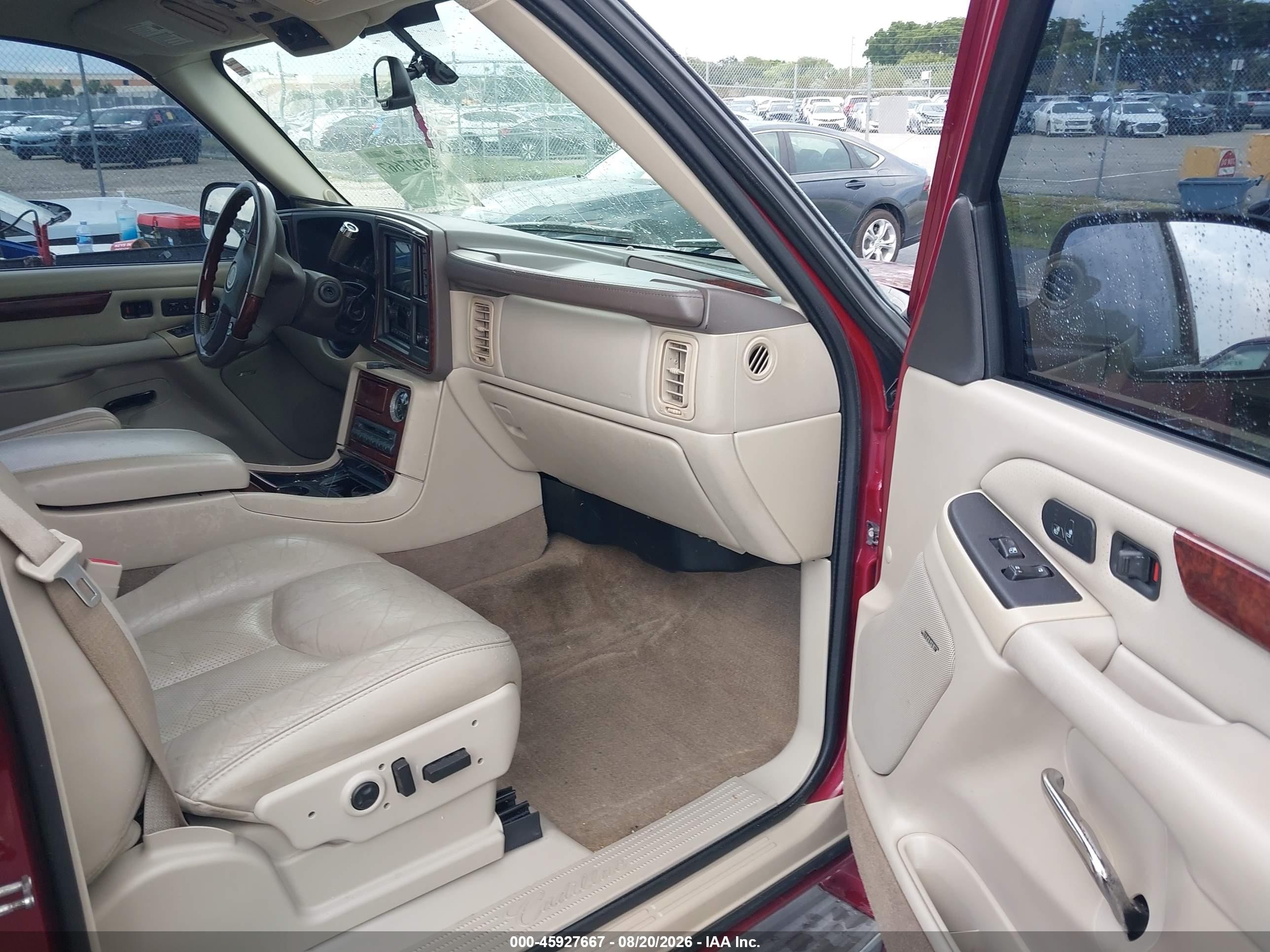 2005 Cadillac Escalade Standard Red vin: 1GYEC63T45R149093
