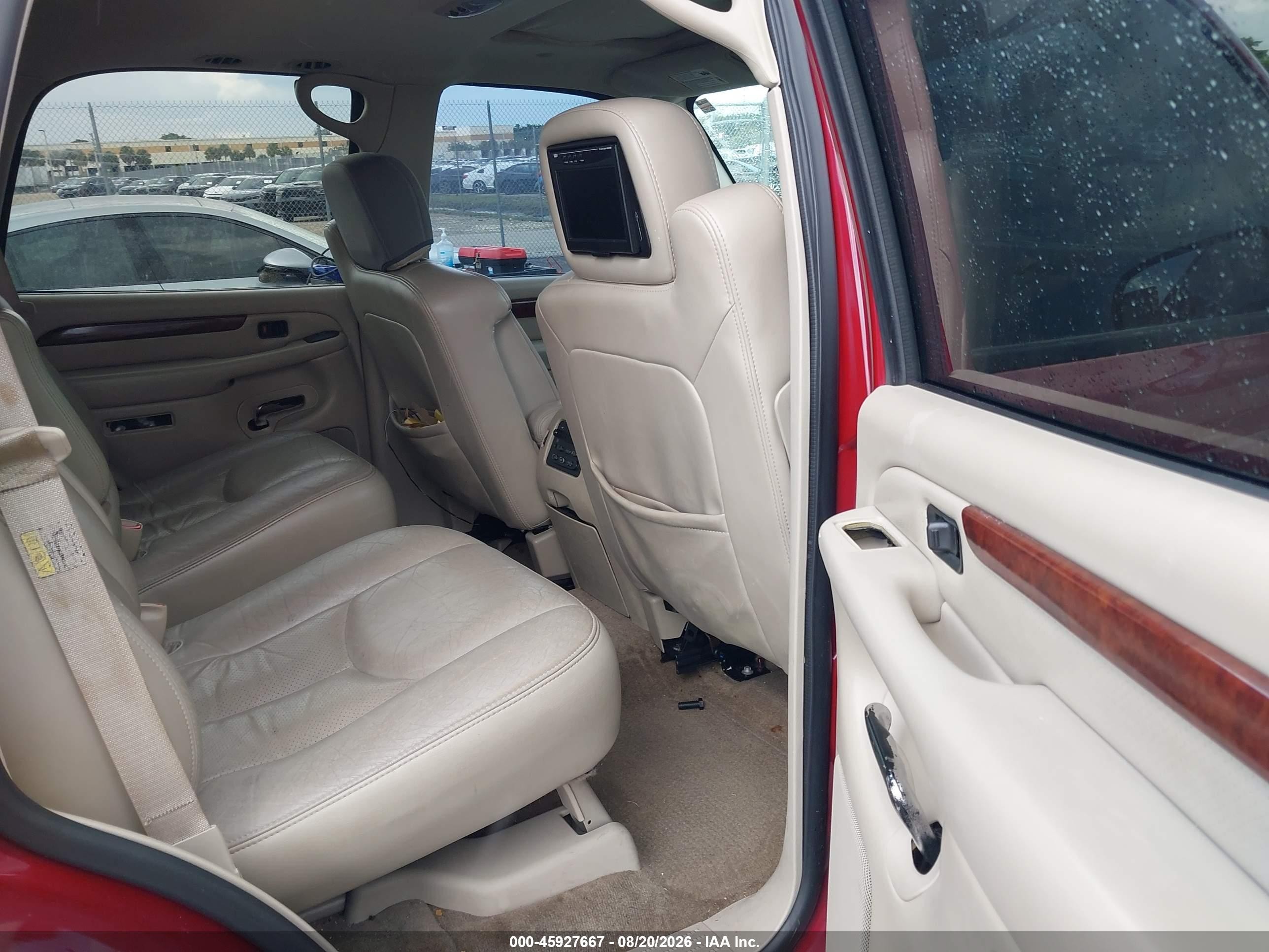 2005 Cadillac Escalade Standard Red vin: 1GYEC63T45R149093