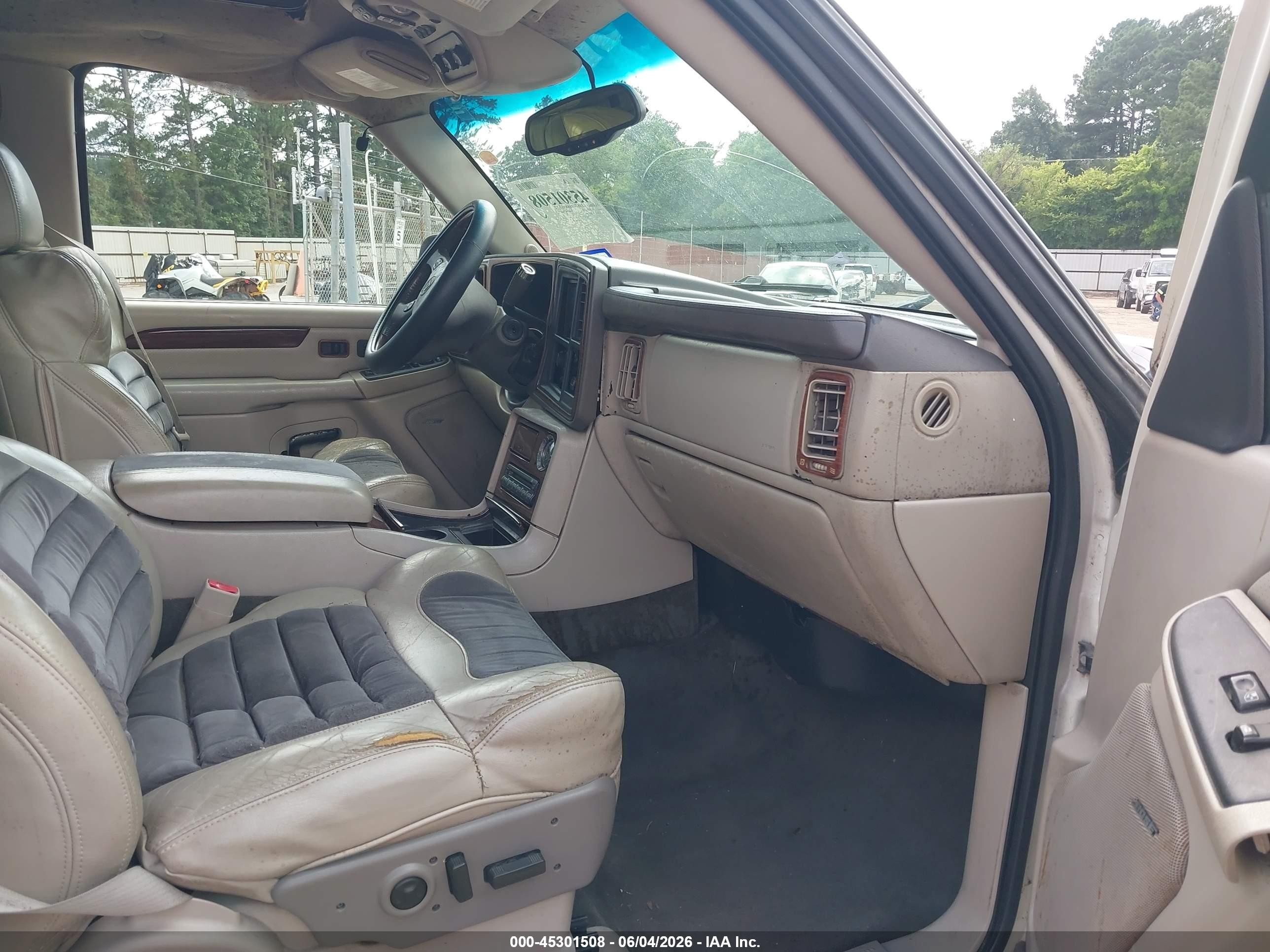 2003 Cadillac Escalade Standard White vin: 1GYEC63T63R110468