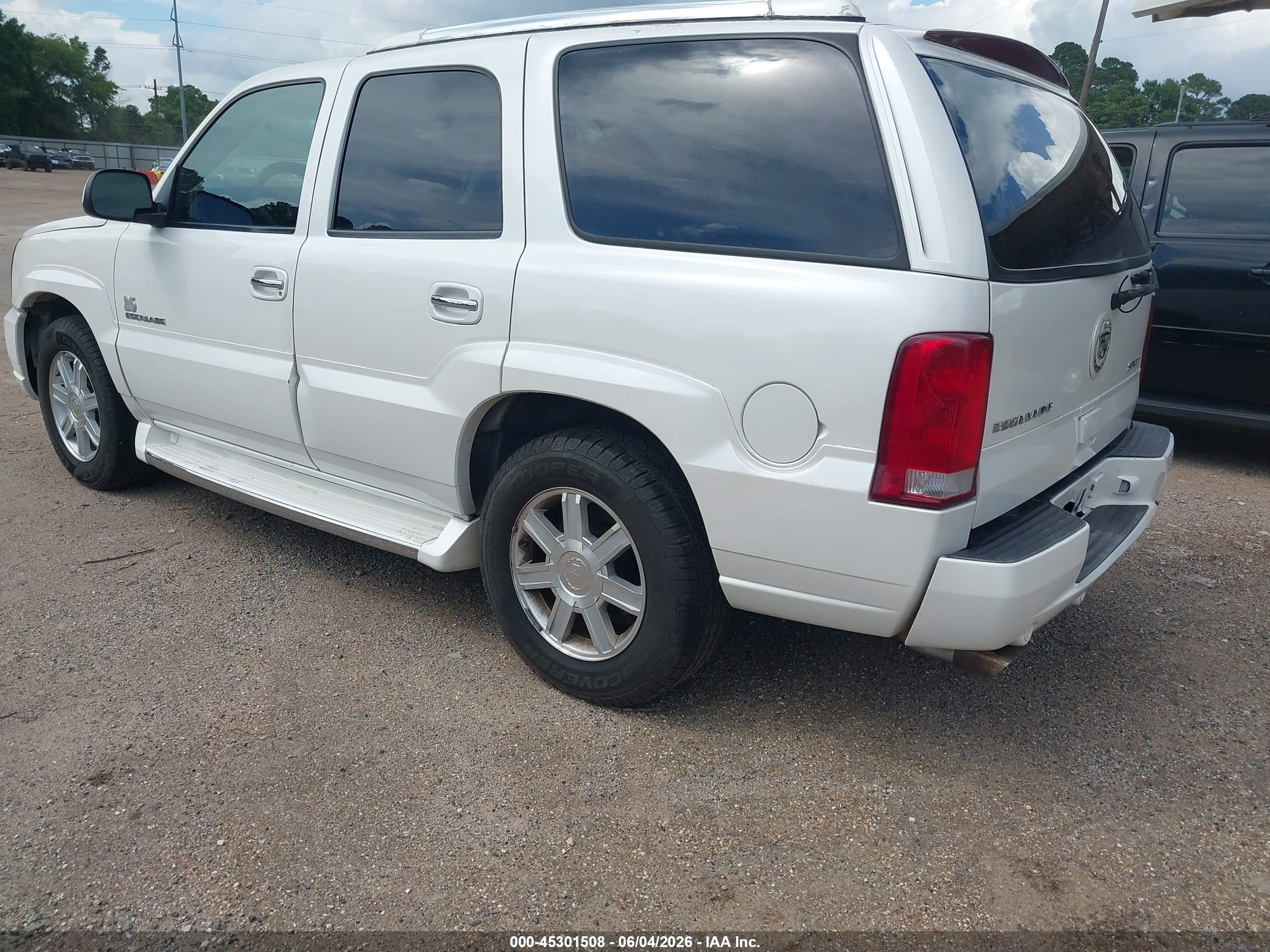 2003 Cadillac Escalade Standard White vin: 1GYEC63T63R110468