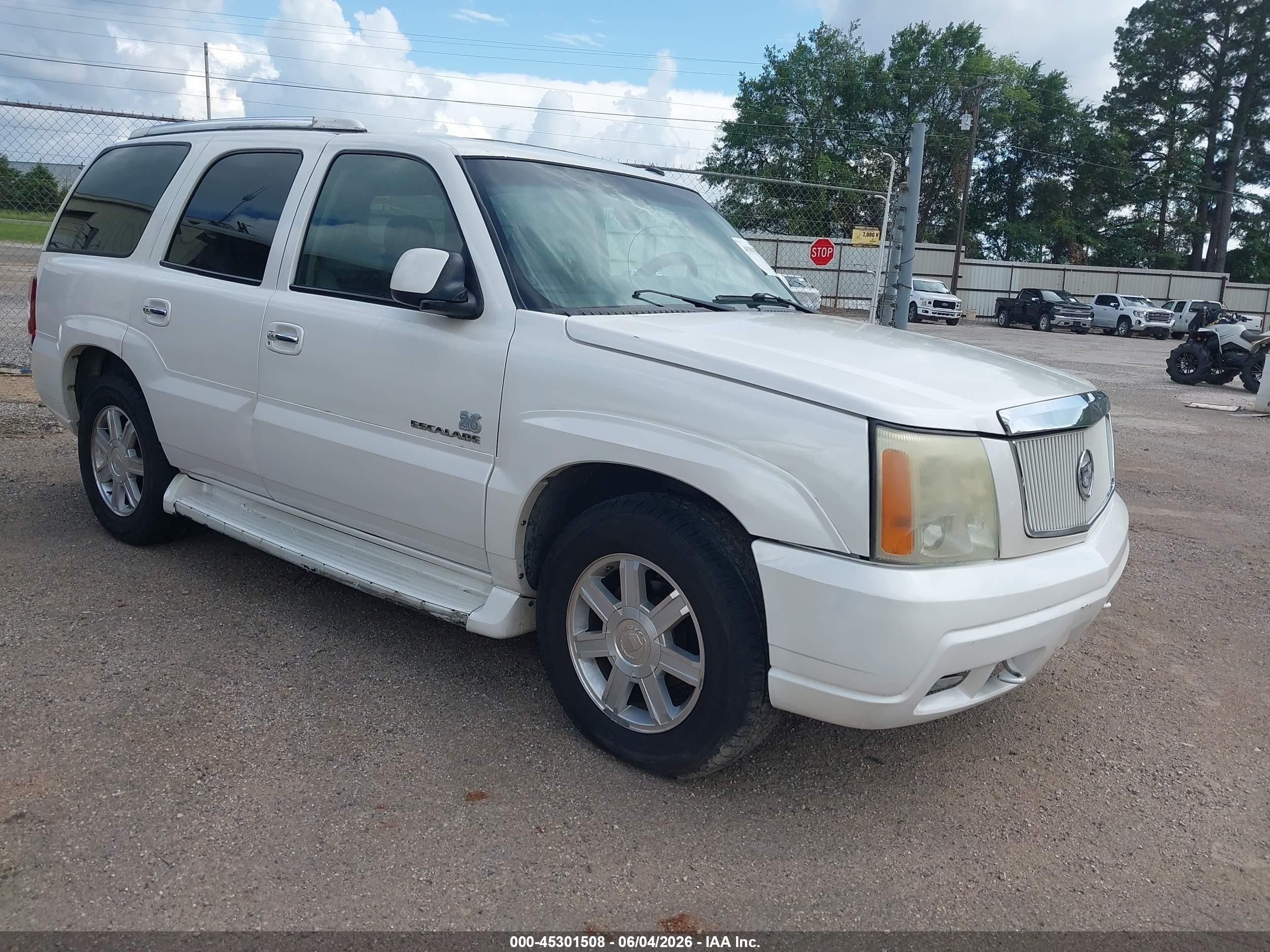 2003 Cadillac Escalade Standard White vin: 1GYEC63T63R110468